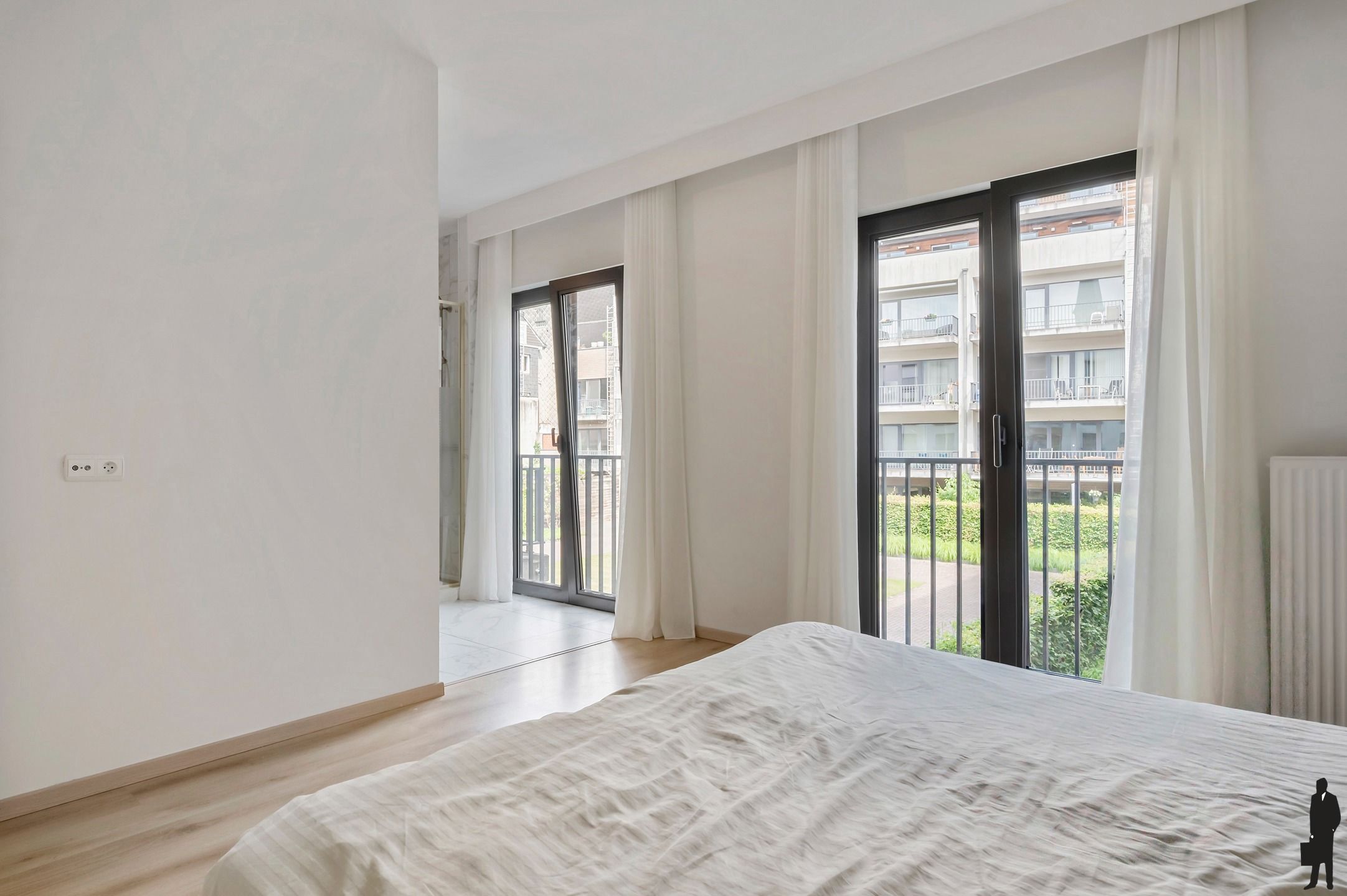 Lichtrijk en volledig gerenoveerd appartement met Terras. foto 9