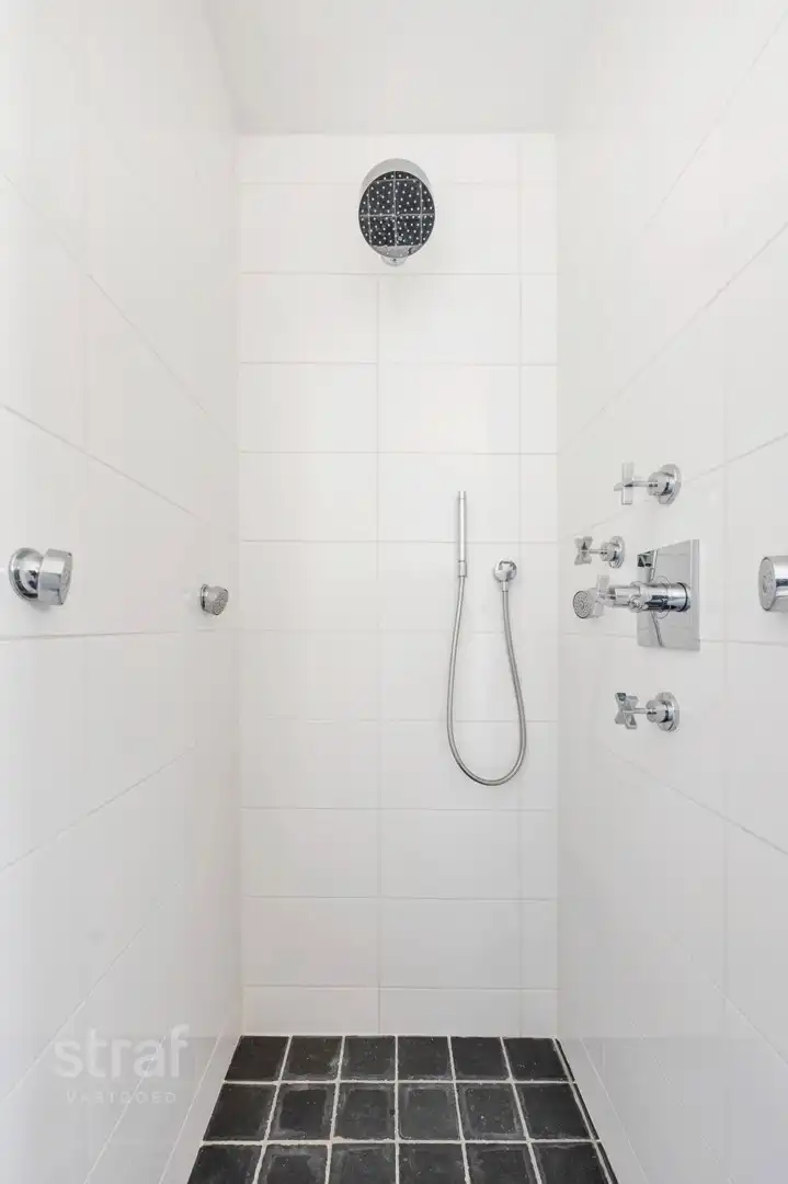 Ruim (en ook groot) huis op Linkeroever&nbsp;met praktijkruimte/ studio foto 10