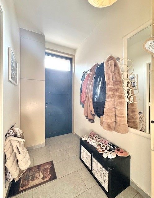 WONING MET 4 KAMERS - TUIN - GROTE CARPORT & UITWEG ACHTERAAN - 433 M² foto 3