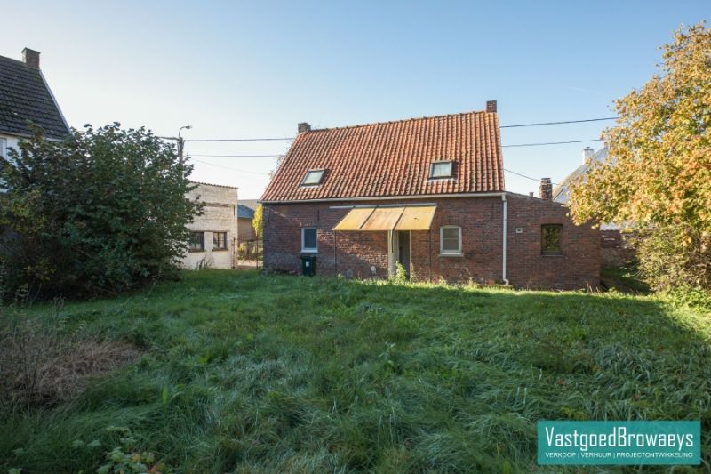 Rustig gelegen deels te renoveren woning foto 12