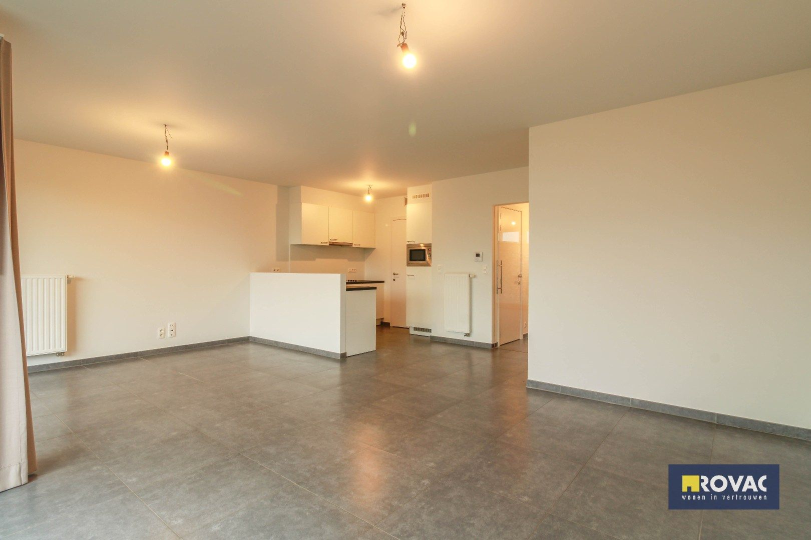 Gelijkvloers appartement met tuin en garage! foto 3