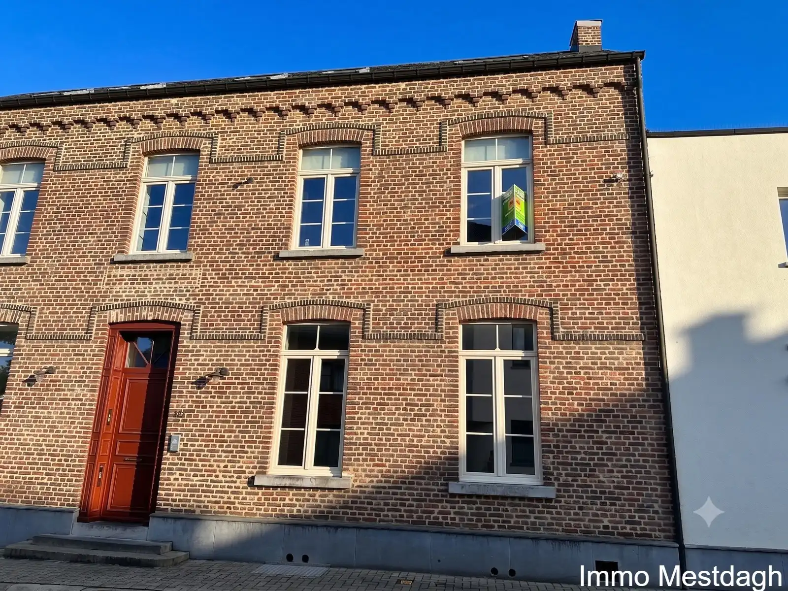 Strak & energiezuinig duplex-appartement met terras in hartje Geetbets foto {{pictureIndex}}