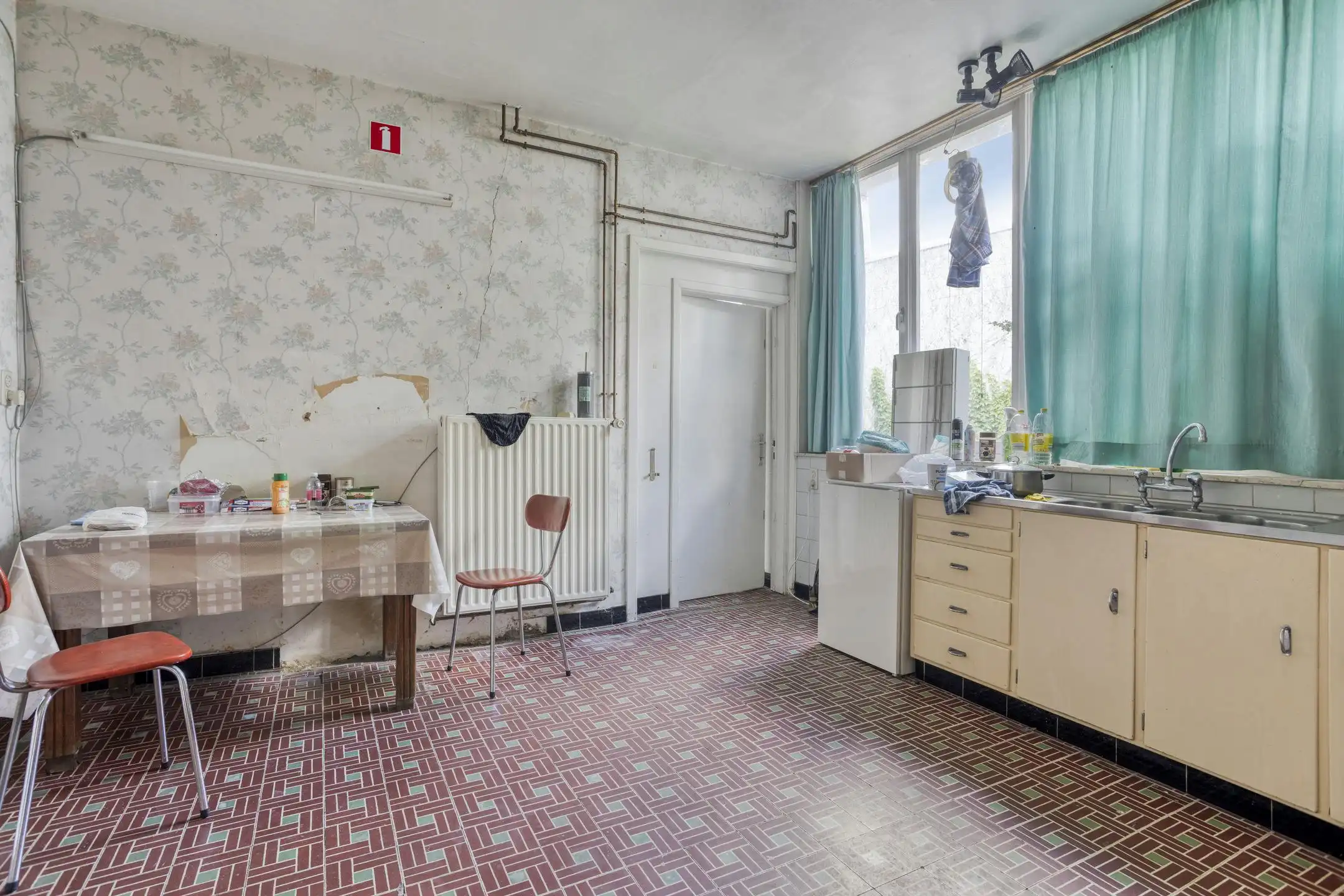 Te renoveren handelspand met woonst te koop in Roeselare foto 9