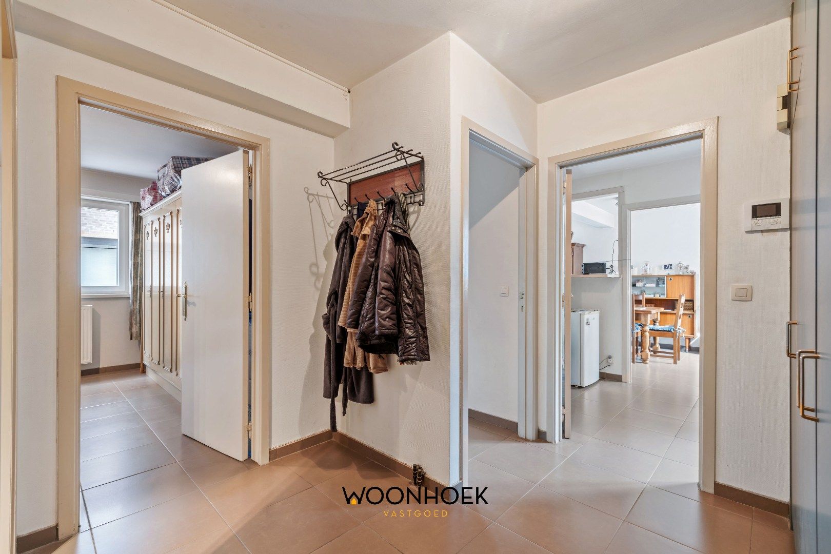 Residentieel gelegen appartement aan de Markt te Zelzate foto 13