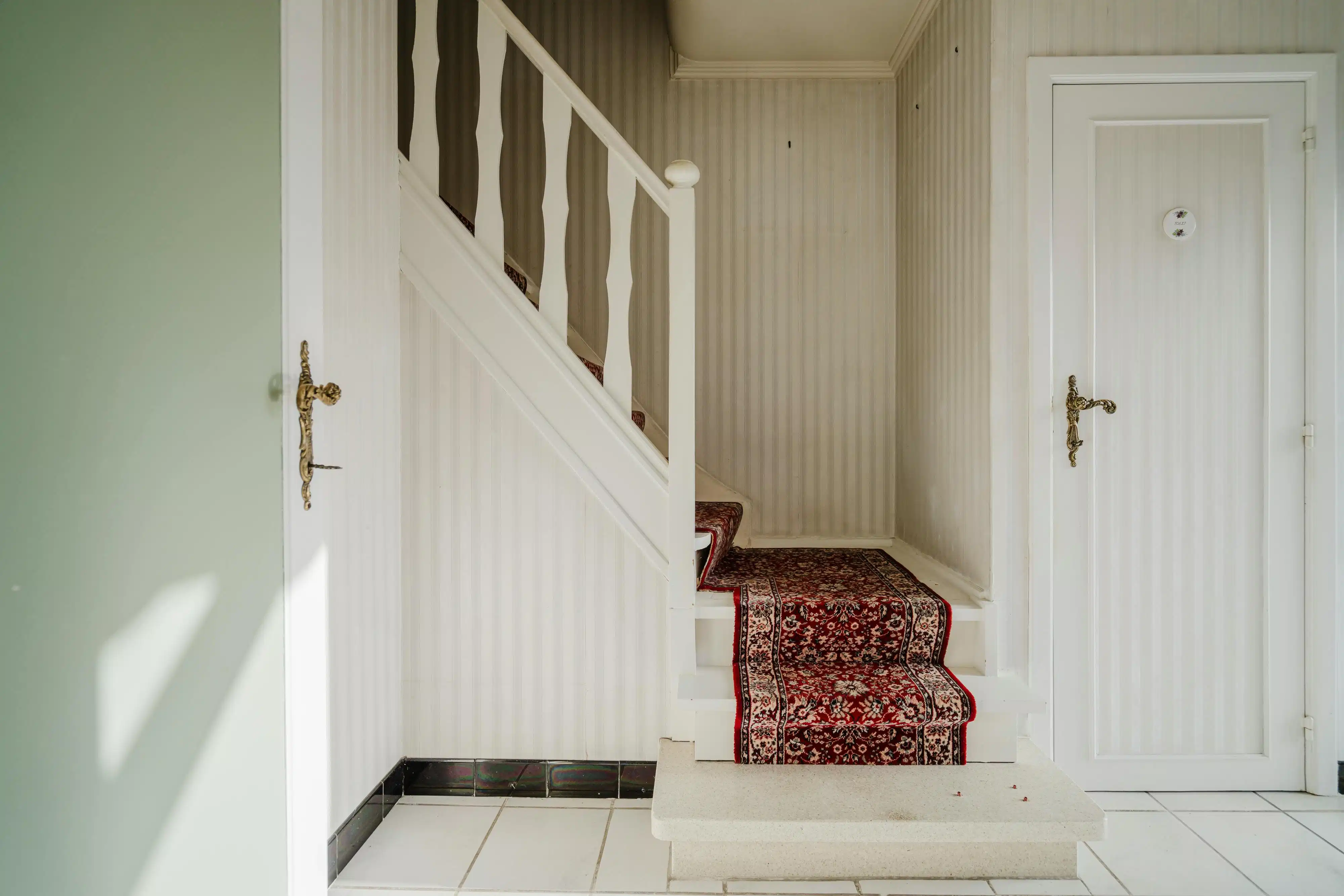 Ruim huis te koop op groot perceel, enorm potentieel foto 9