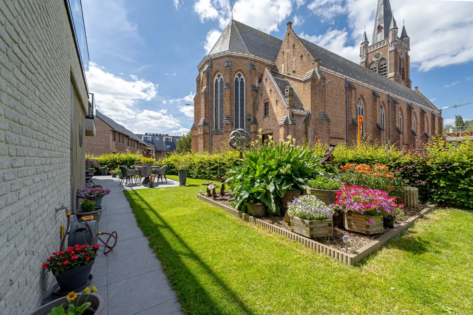 Ruim, lichtrijk gelijkvloers appartement met 3 slaapkamers, garage en zonnige tuin te Beselare foto 2