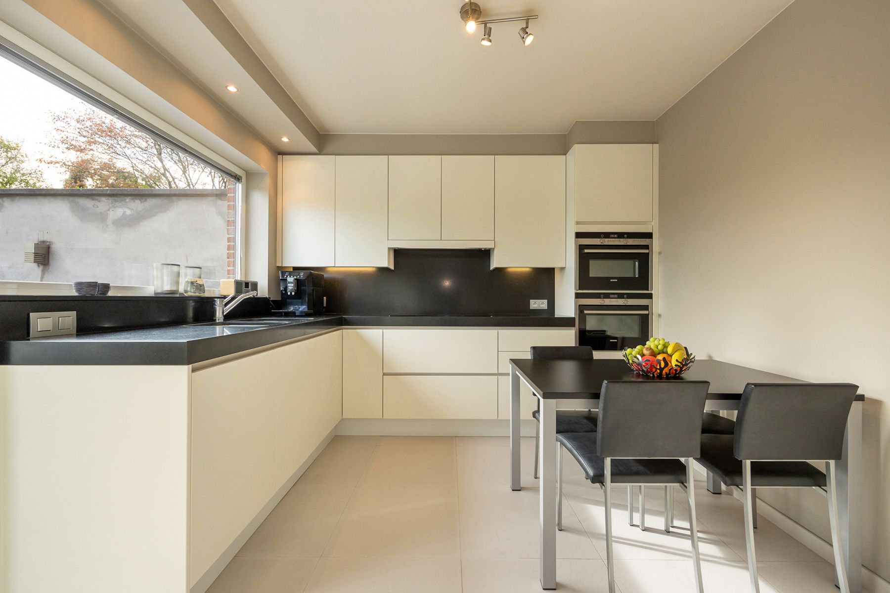 Eigentijdse gezinswoning op een perceel van ca 1.059m² in het centrum van Hoogstraten foto 5