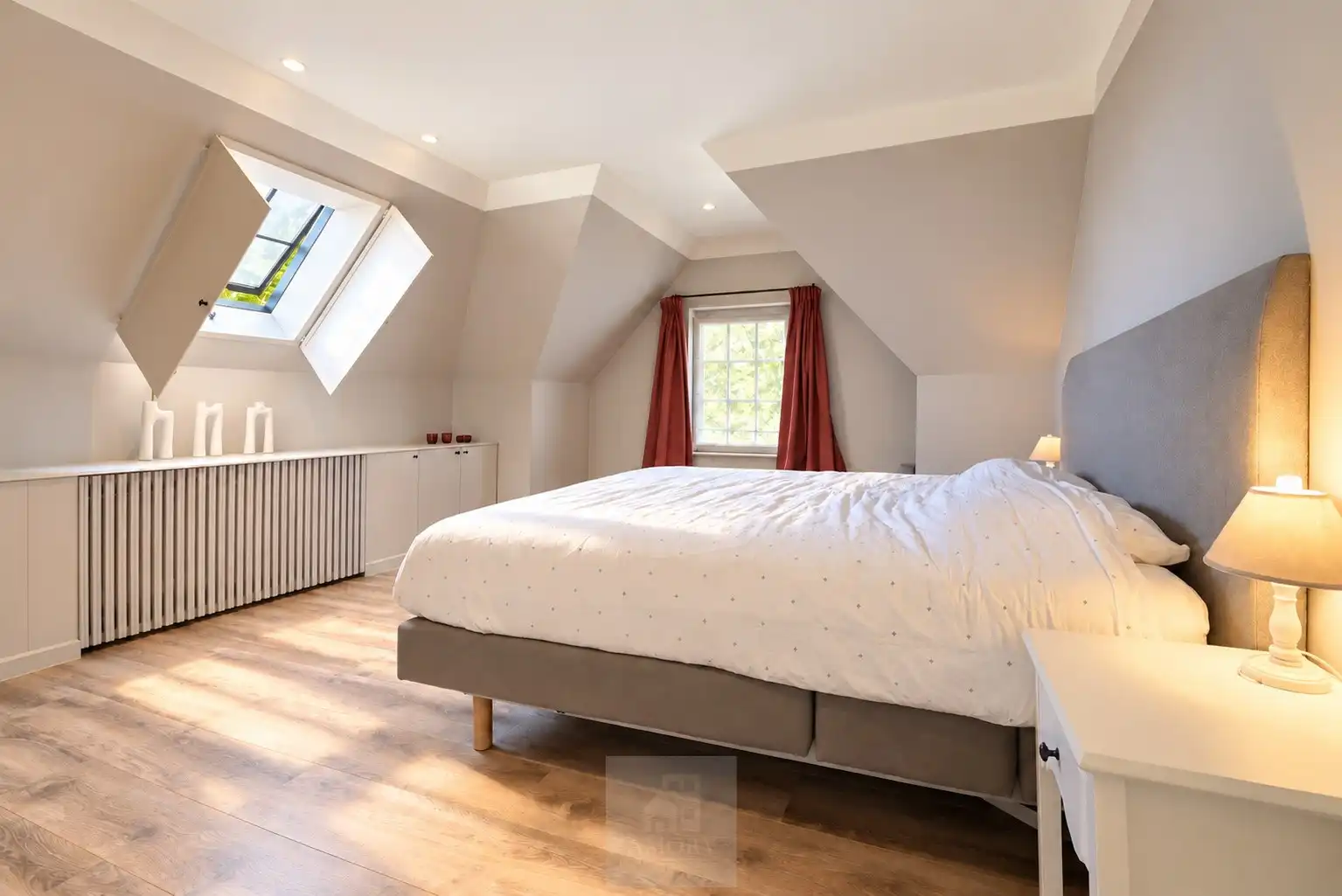 Hoogwaardig gerenoveerde villa op ruim perceel met uniek bijgebouw foto 28