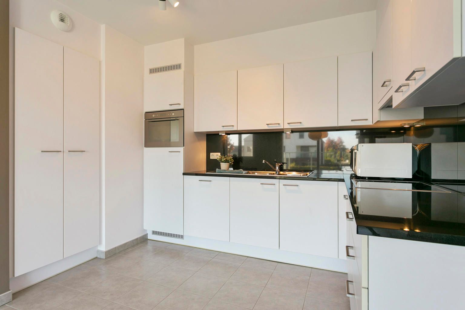MOOI APPARTEMENT MET 2 SLAAPKAMERS EN GARAGE IN KUMTICH foto 11