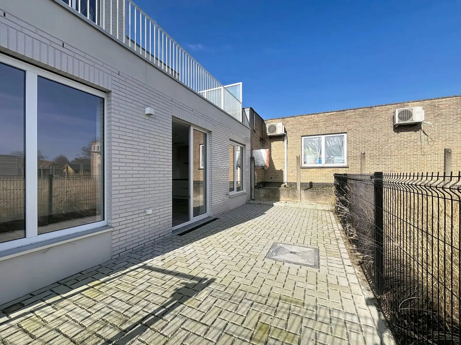 Gelijkvloers Kantoor met woonst (2 SLPK), nieuwbouw! foto 14