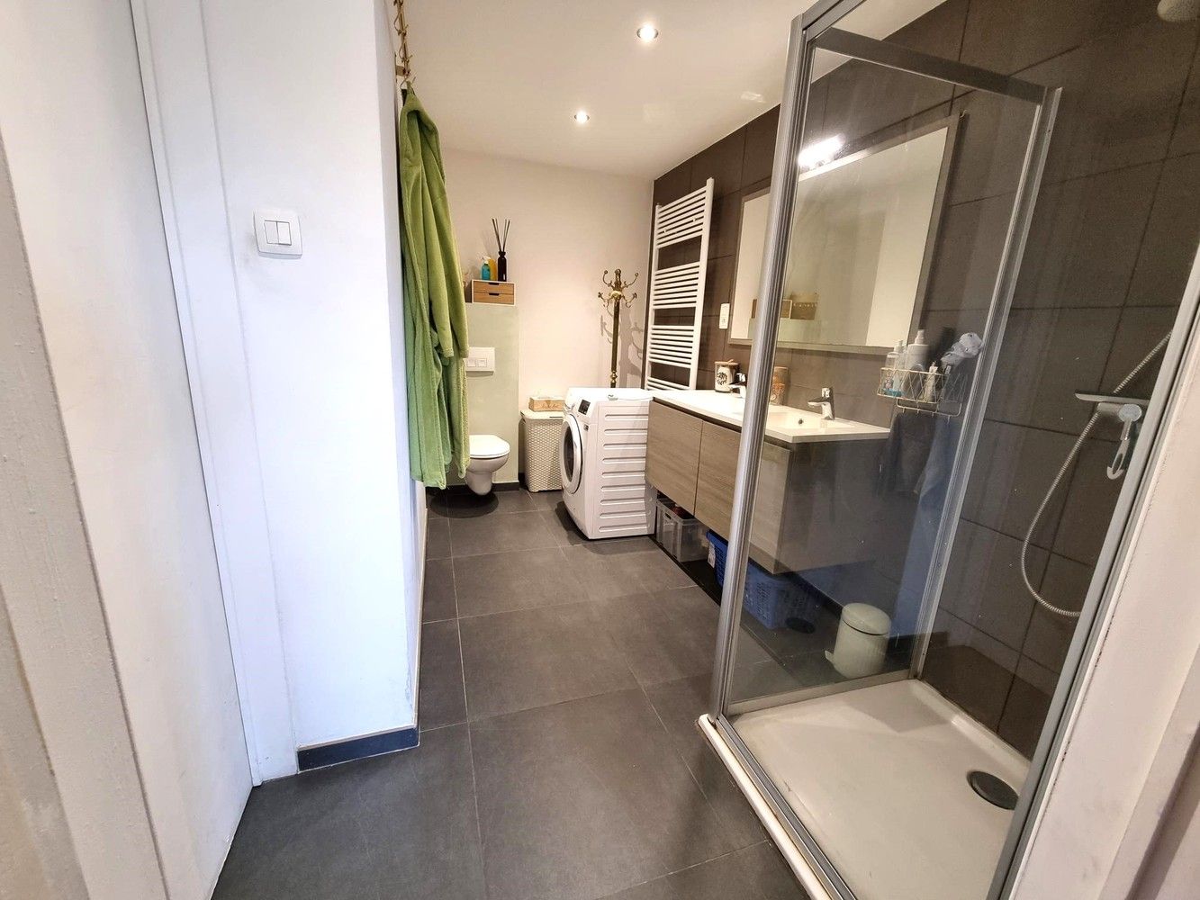 Dakappartement met 2 slaapkamers, ruim terras en tuin. Staanplaats inbegrepen. foto 11