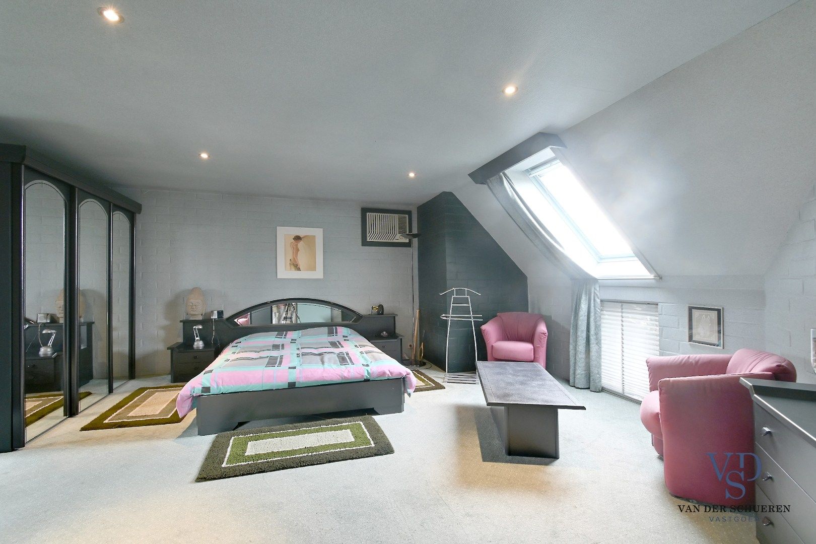 Ruim handelspand met penthouse in villastijl foto 36