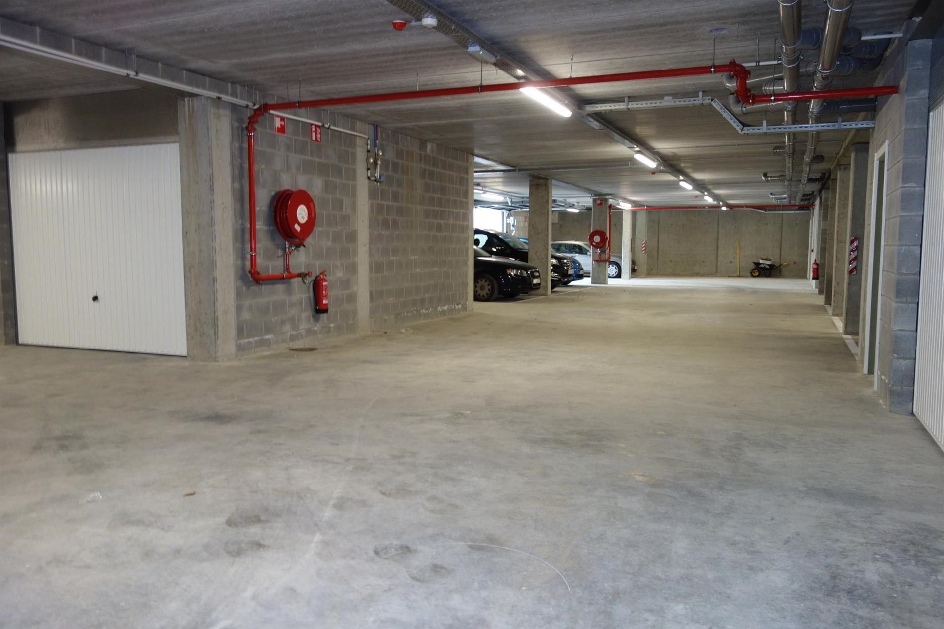 Individuele garagebox te huur in handelscentrum foto 9