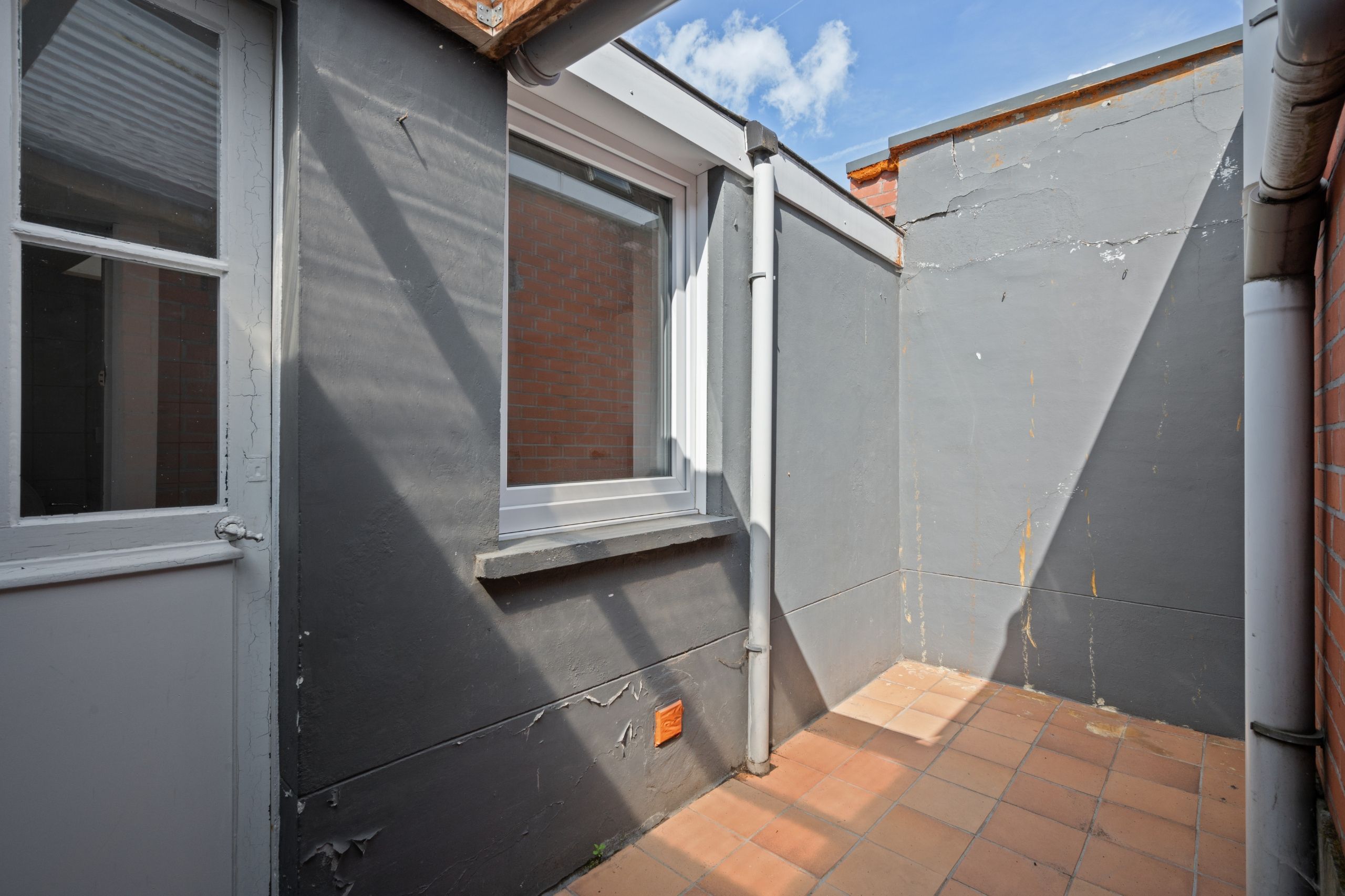 Te renoveren rijwoning in centrum Harelbeke foto 6