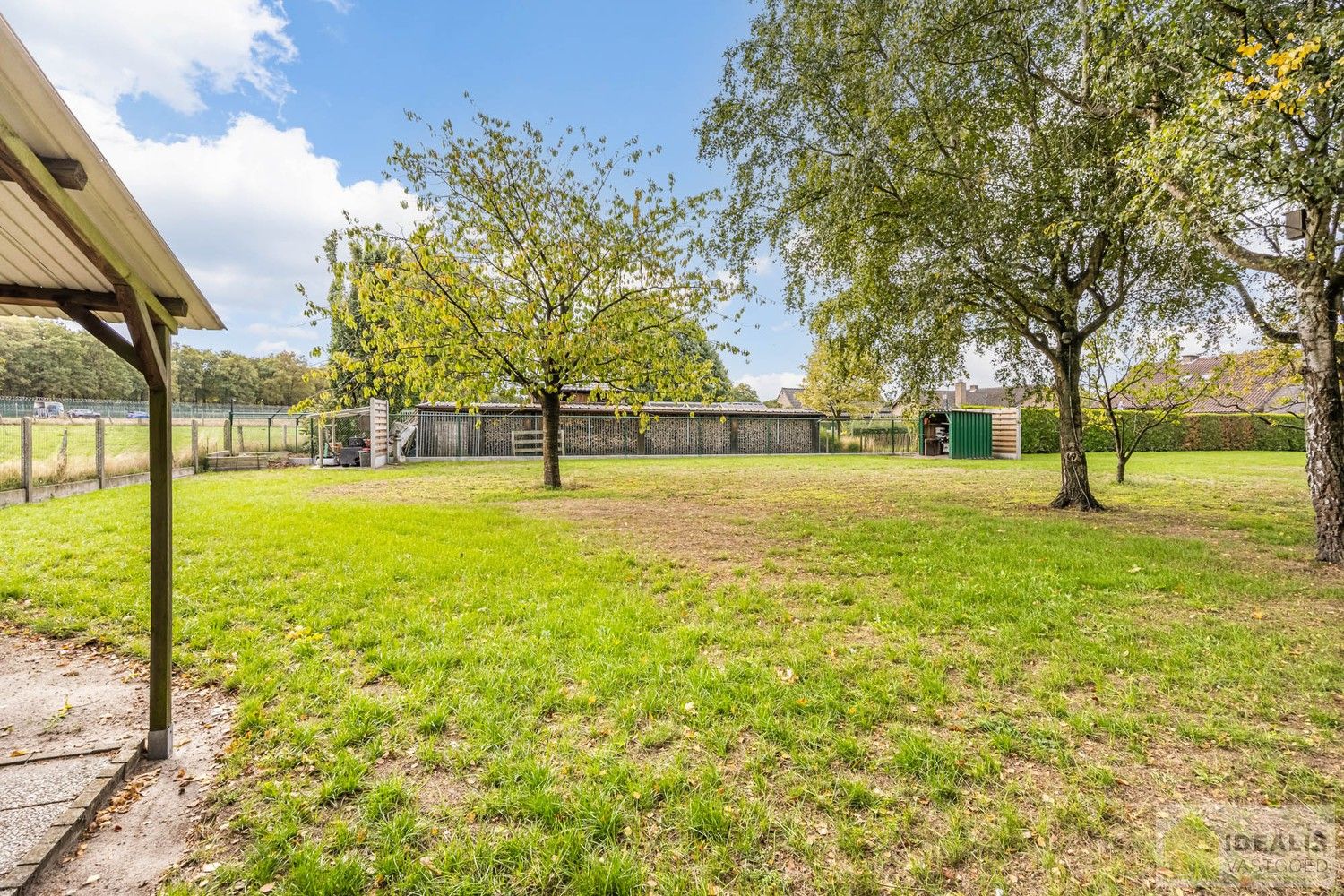 IDEALIS VASTGOED – PERFECT ONDERHOUDEN, INSTAPKLARE WONING +- 175M², MET MAAR LIEFST 4 SLAAPKAMERS, HEERLIJK LICHTRIJKE WOONKAMER EN DUBBELE GARAGE OP EEN PRACHTIG GROEN EN RUIM PERCEEL VAN 18A 43CA. foto 31