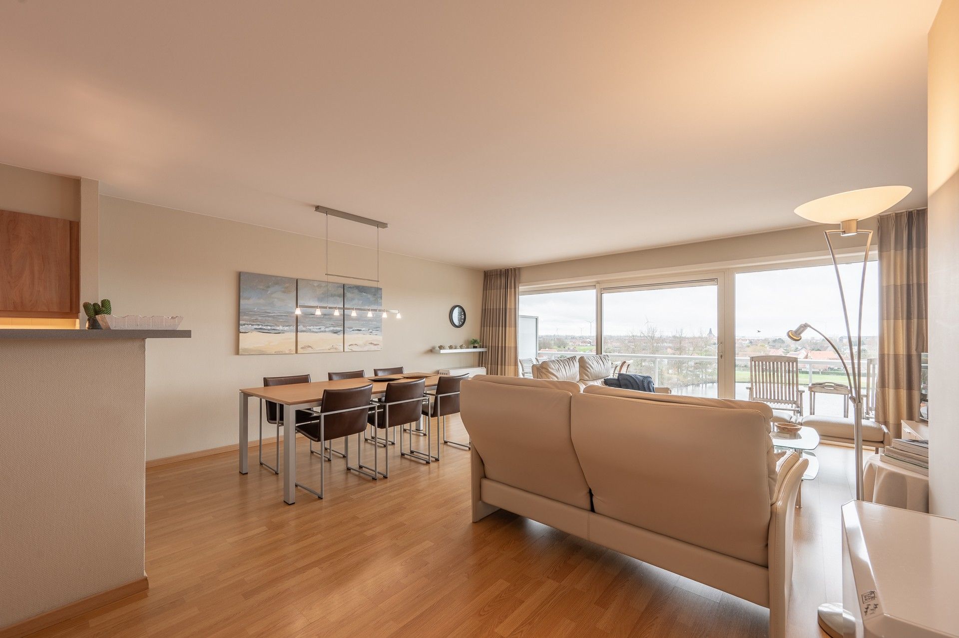 Gemeubeld: 2 slaapkamer appartement met adembenemende zichten! foto 4