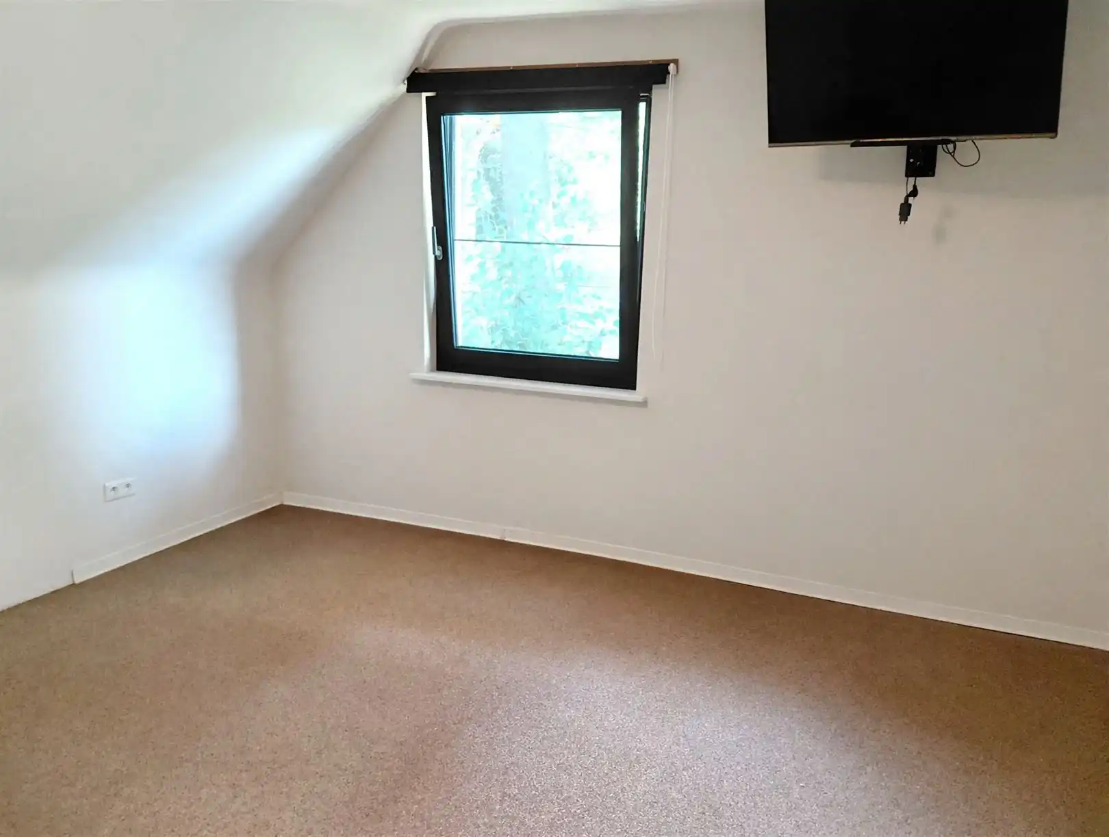 TE HUUR: Unieke woning met 3 slaapkamers en prachtige tuin te Houthalen! foto 21