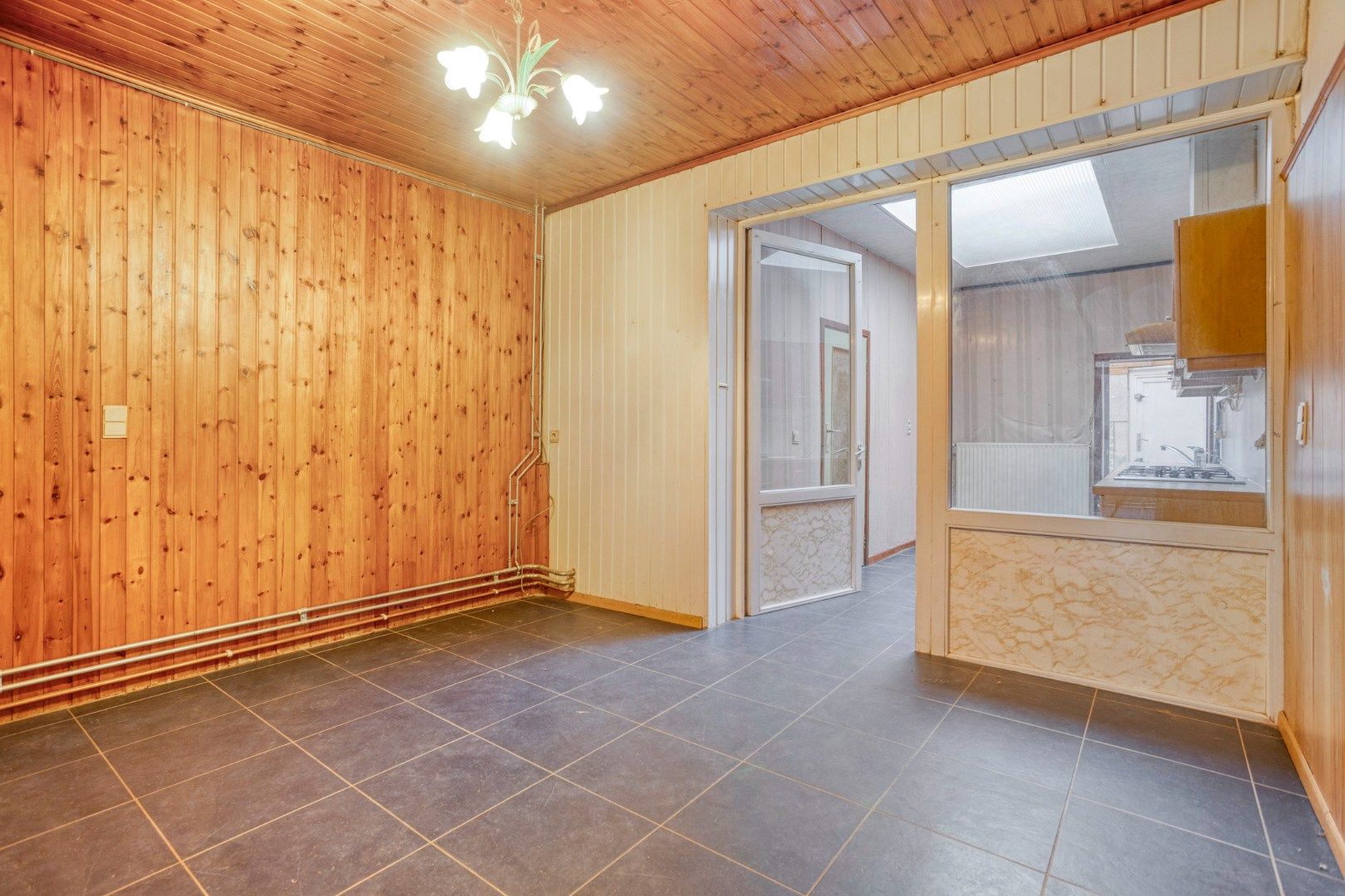 Goedgelegen rijwoning foto 4