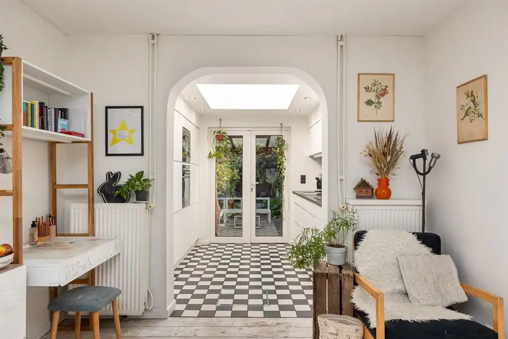 Instapklare woning met groene tuin foto 3
