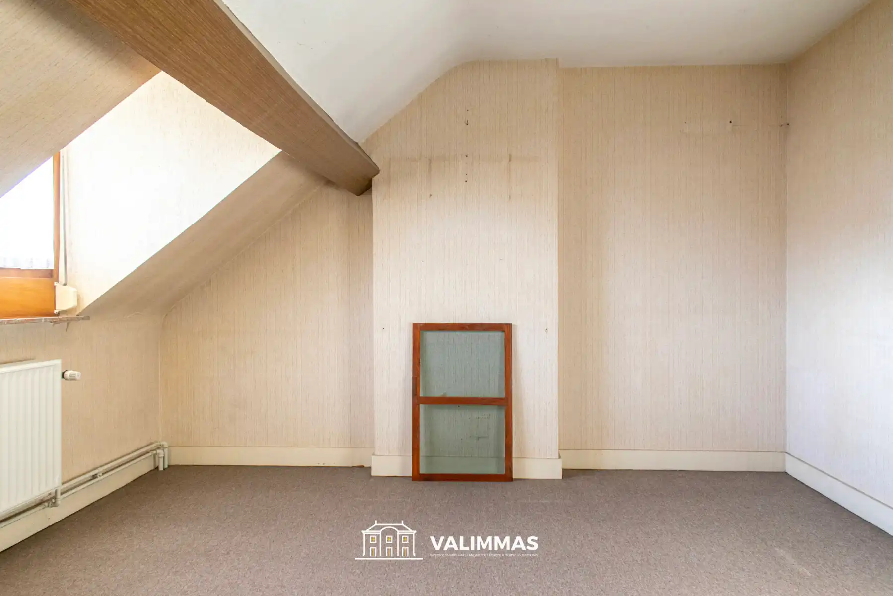 Ruime en verzorgde rijwoning met overdekte koer en garage... foto 16