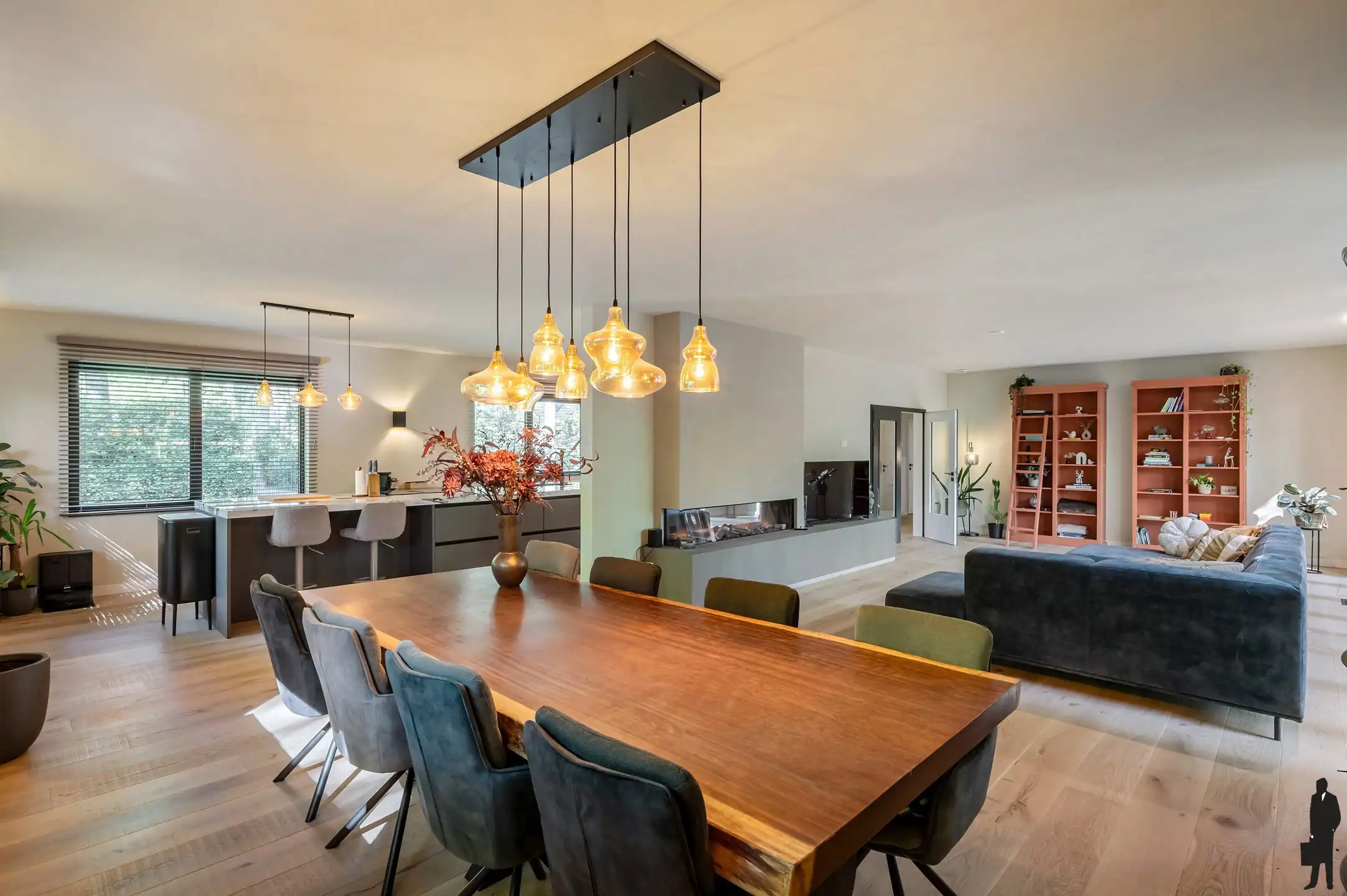 Volledig vernieuwde laagbouwvilla met 4 slaapkamers op residentiële ligging te Dennendael. foto 11