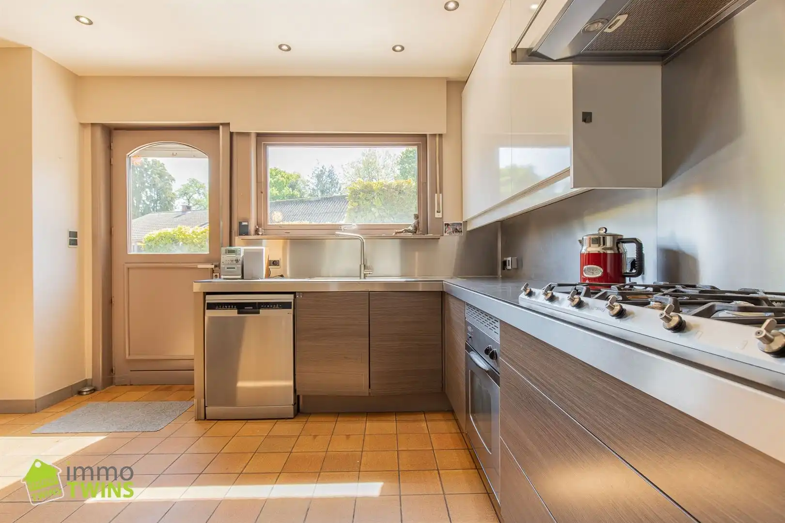 Uitzonderlijk ruime en veelzijdige praktijkwoning / cohousing met tal van mogelijkheden foto 9