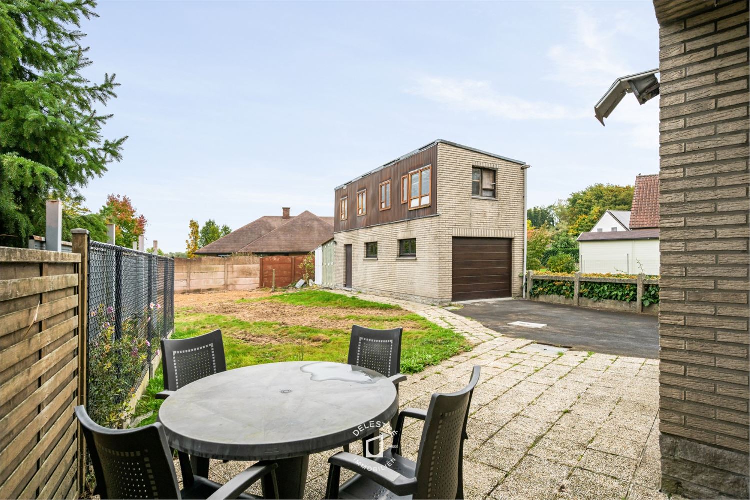 RUSTIG GELEGEN HALFOPEN MET TUIN EN GARAGE foto 23