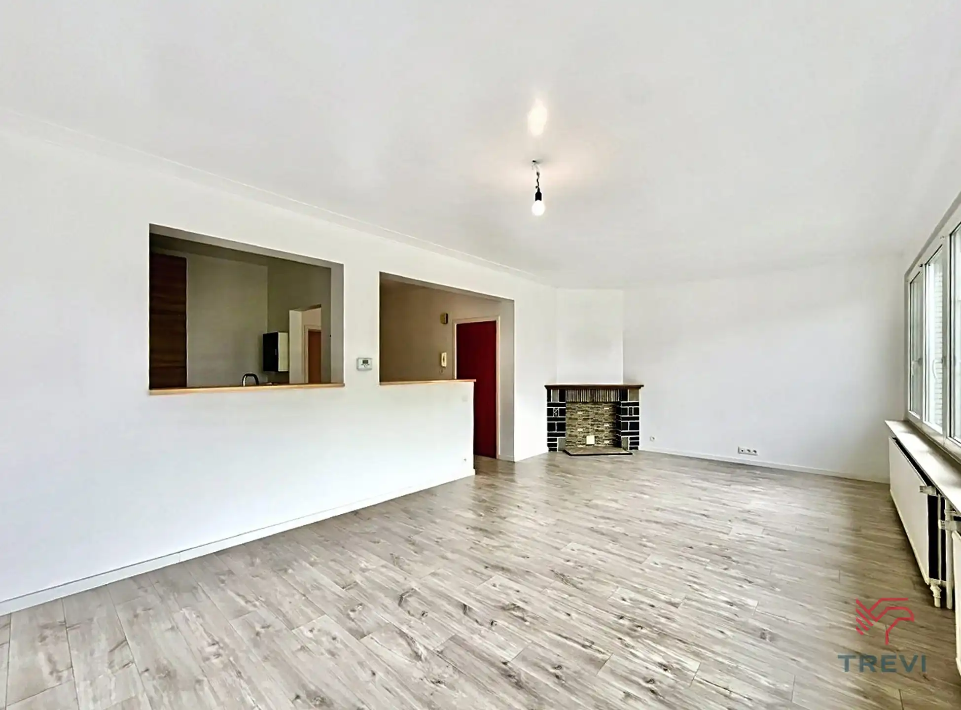 Appartement met 2 slaapkamers en balkon. foto {{pictureIndex}}