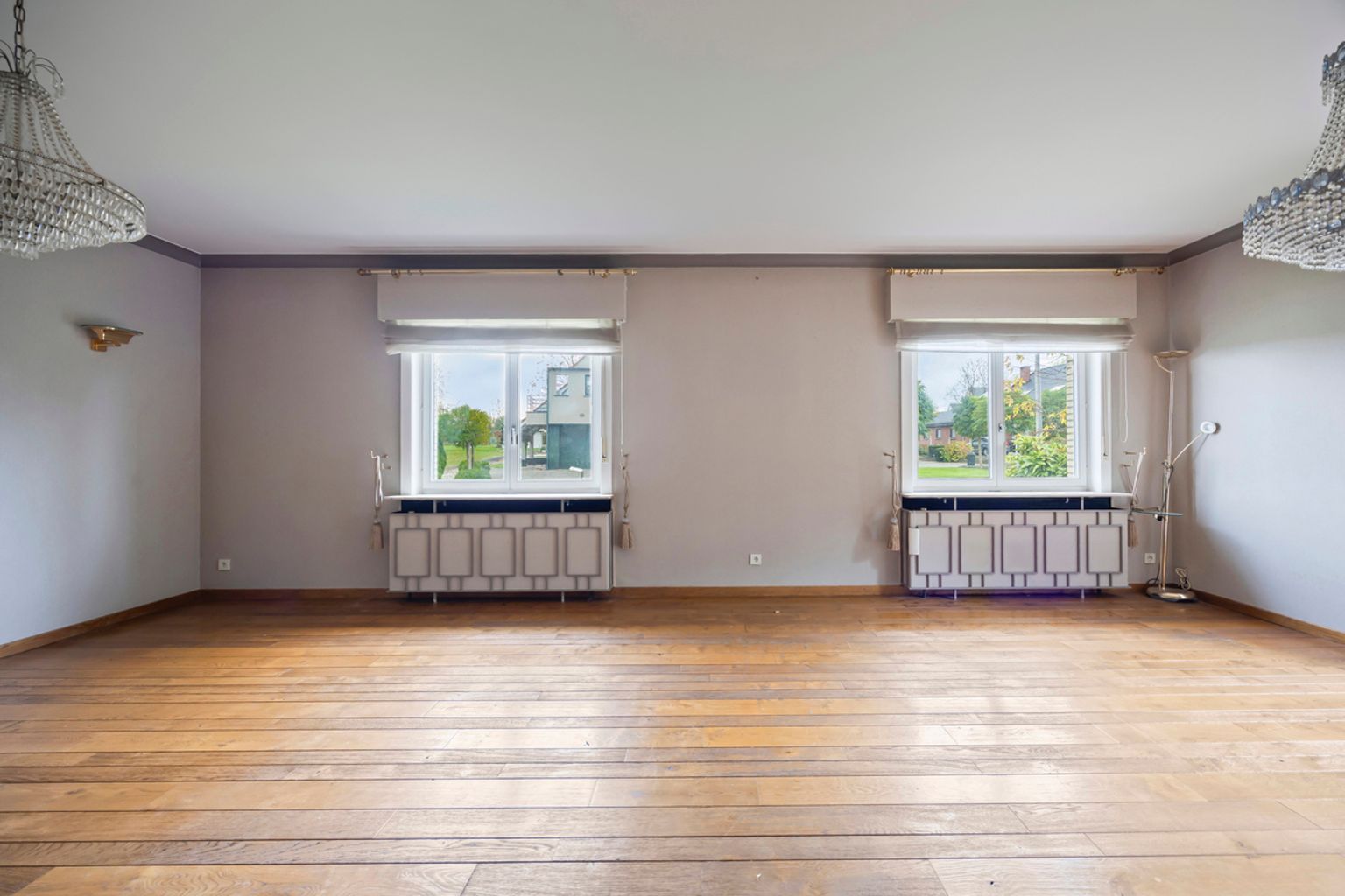 Bungalow van 176 m² met garage en tuin foto 8