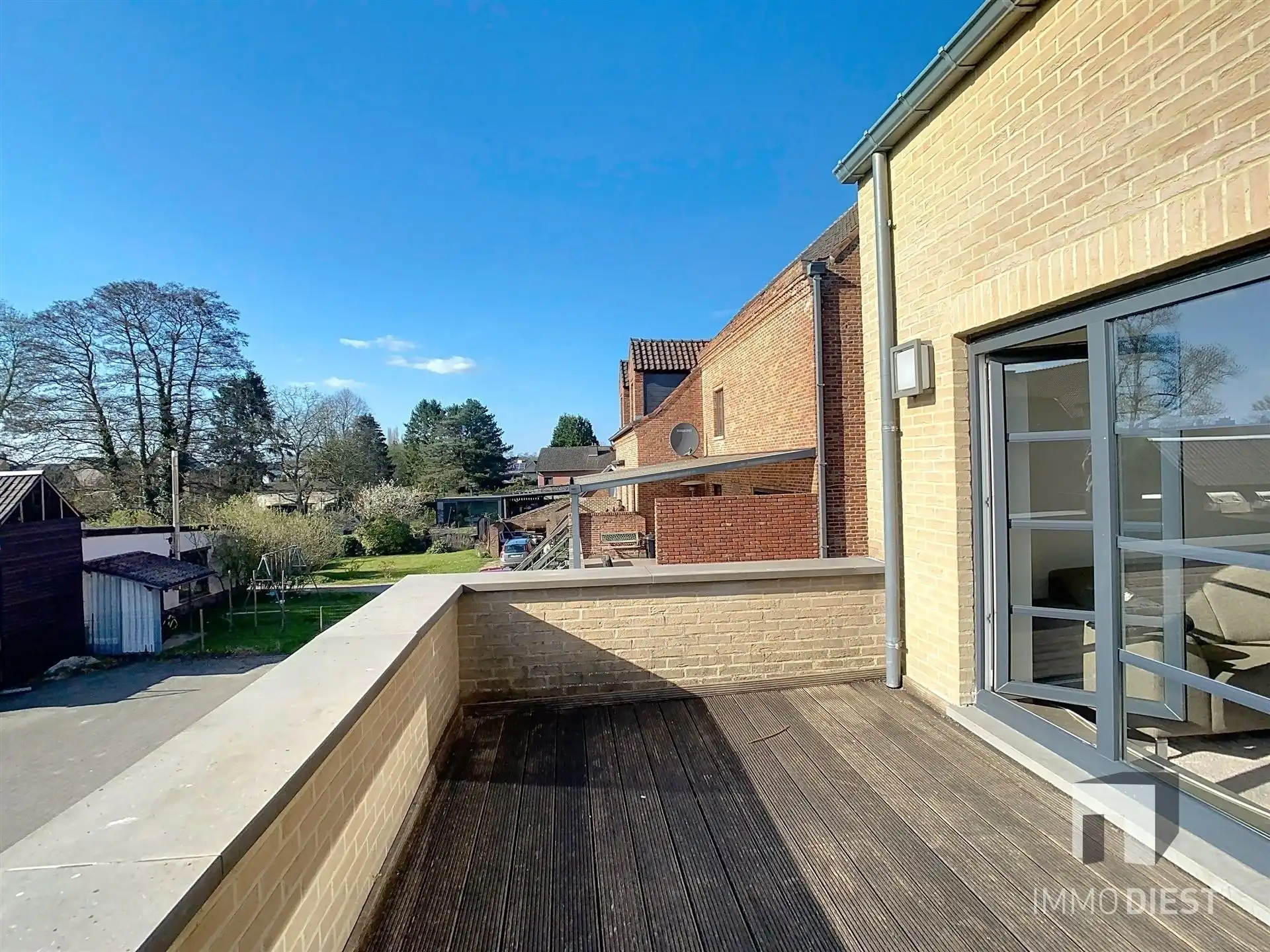 Ruim en energiezuinig duplexappartement (100 m²) met zonnig terras in Schaffen foto {{pictureIndex}}