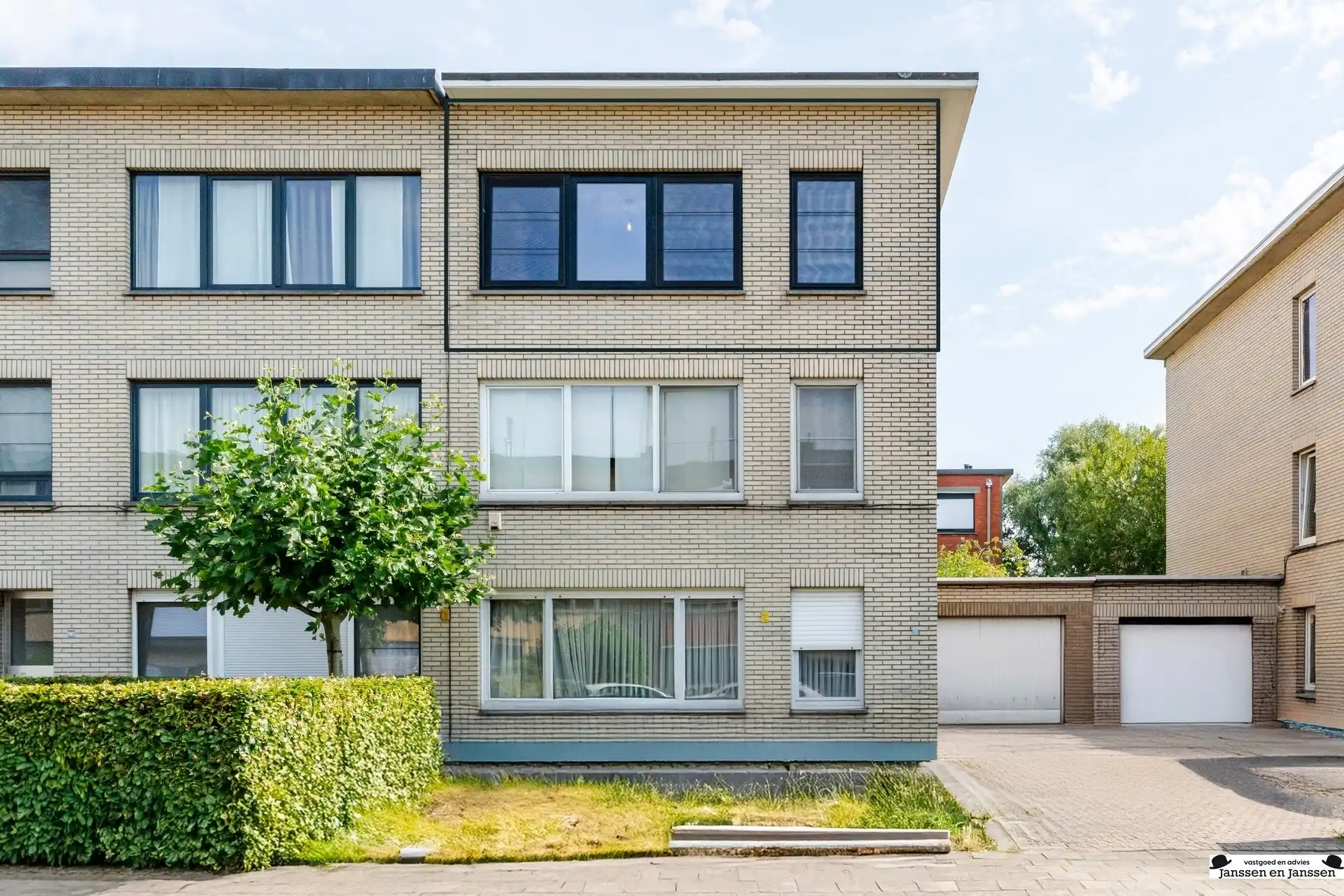 Instapklaar 2-slaapkamer appartement met terras foto 14