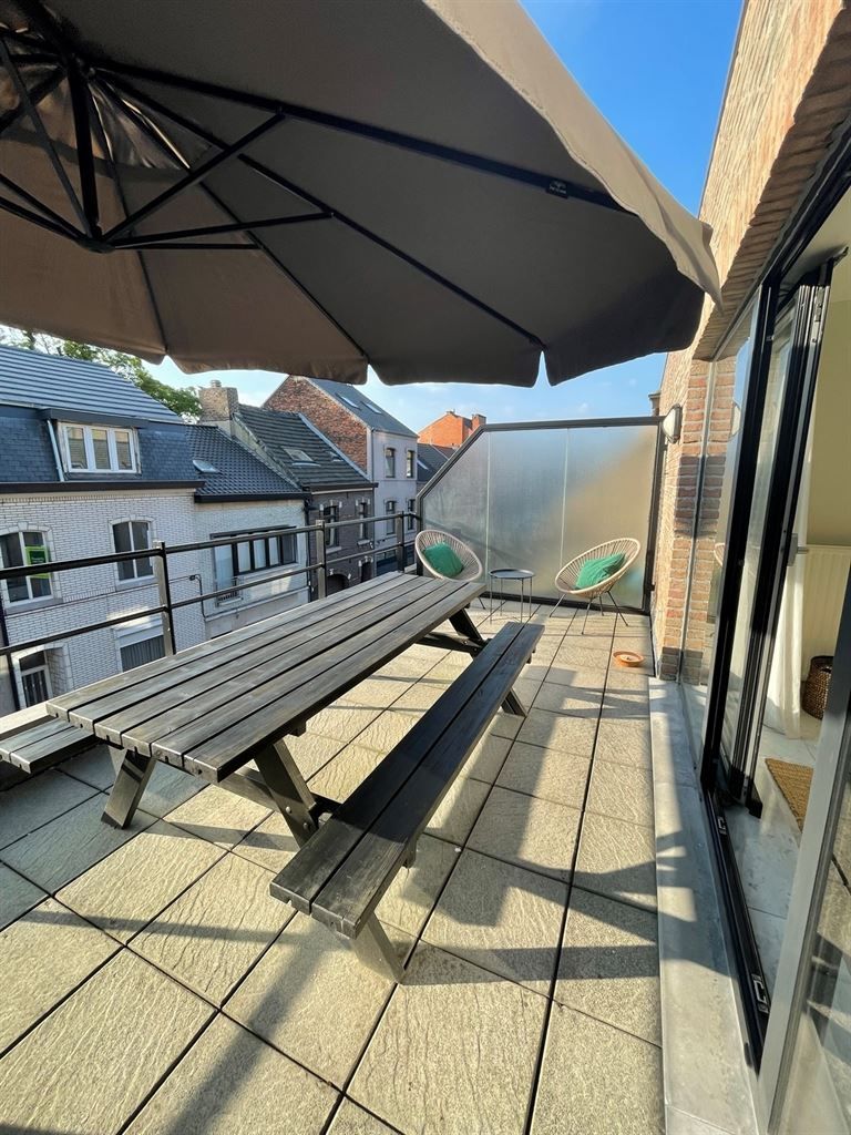 Ruim duplex appartement met 2 slaapkamers en gezellig terras in het centrum van Hasselt.  foto 13