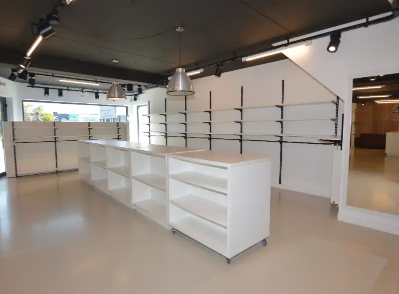 Commercieel pand op toplocatie met ruime parkeergelegenheid foto 11