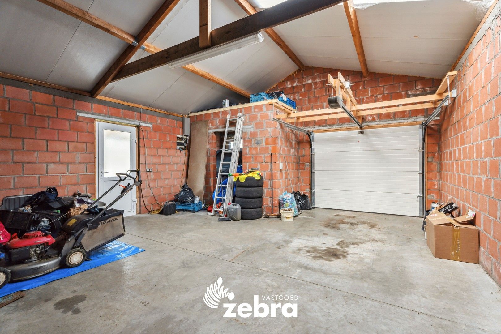 Instapklare woning met drie slaapkamers en loods op een toplocatie te Izegem! foto 22