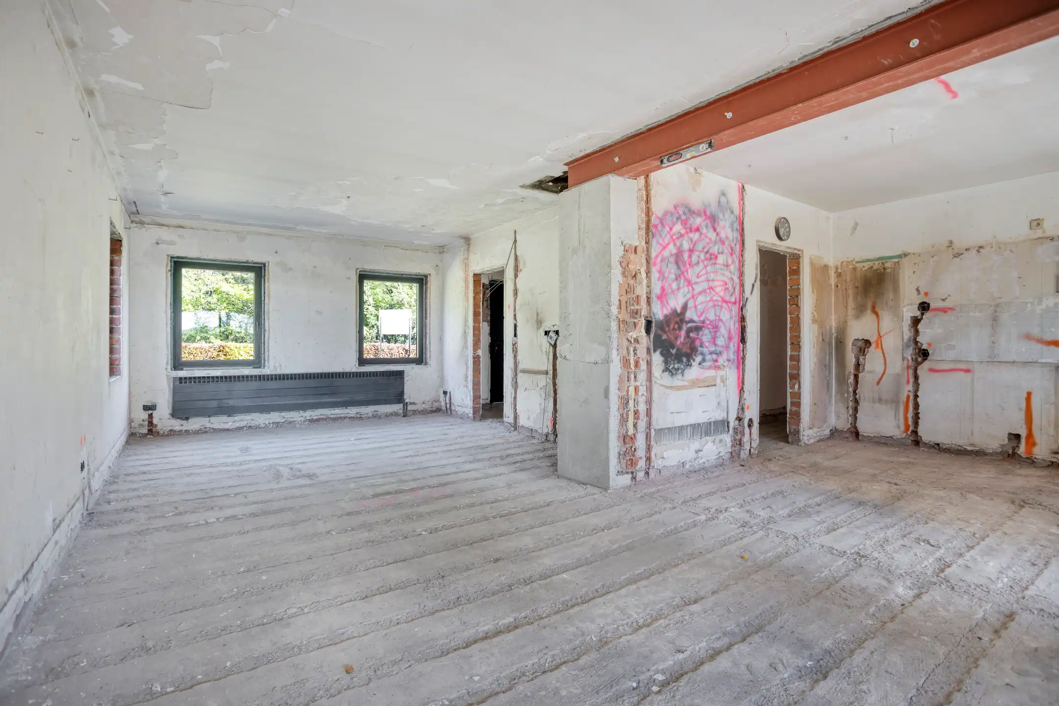 Te renoveren vrijstaande woning met veel potentieel foto 4