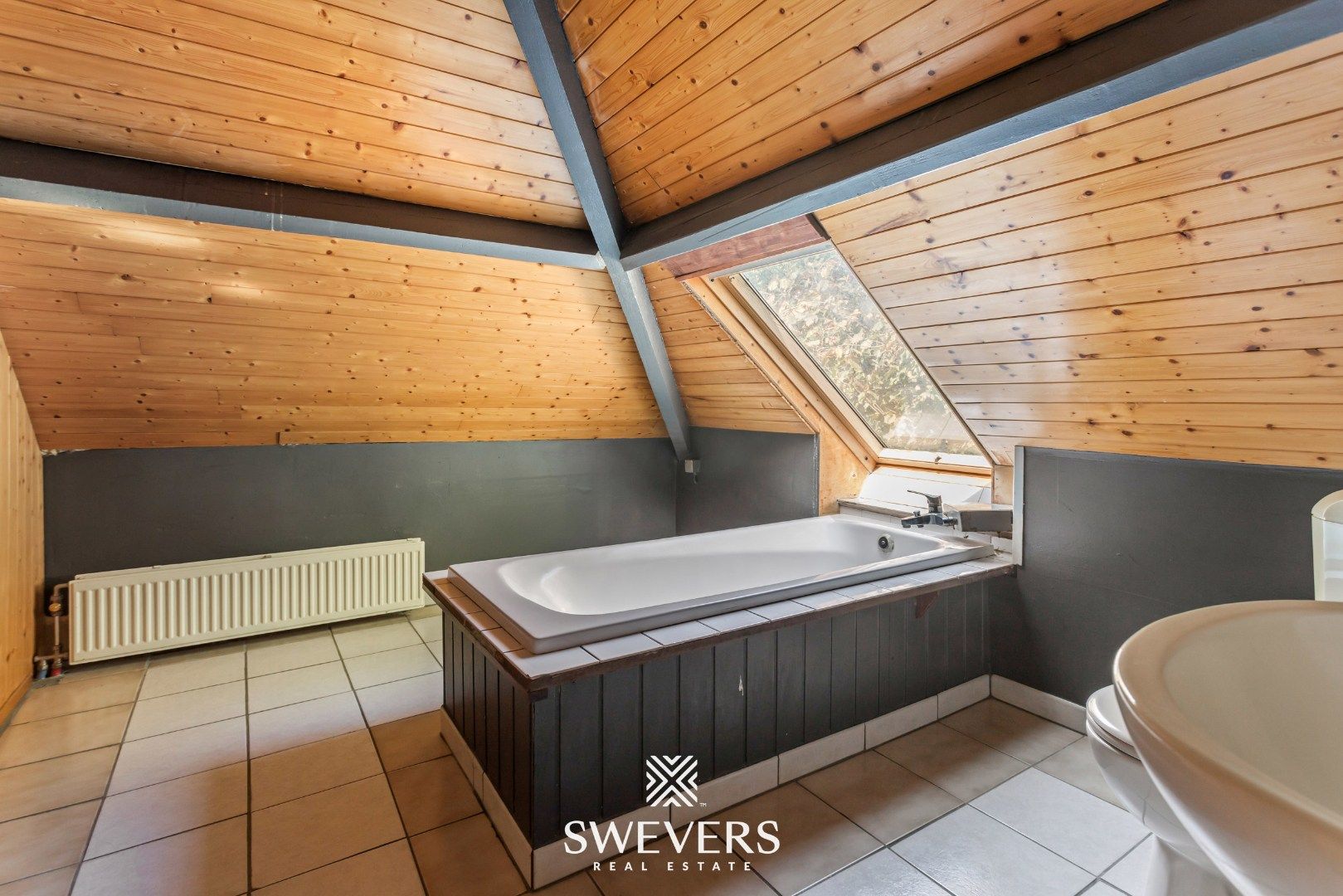 Te renoveren open bebouwing met garage en tuin foto 18