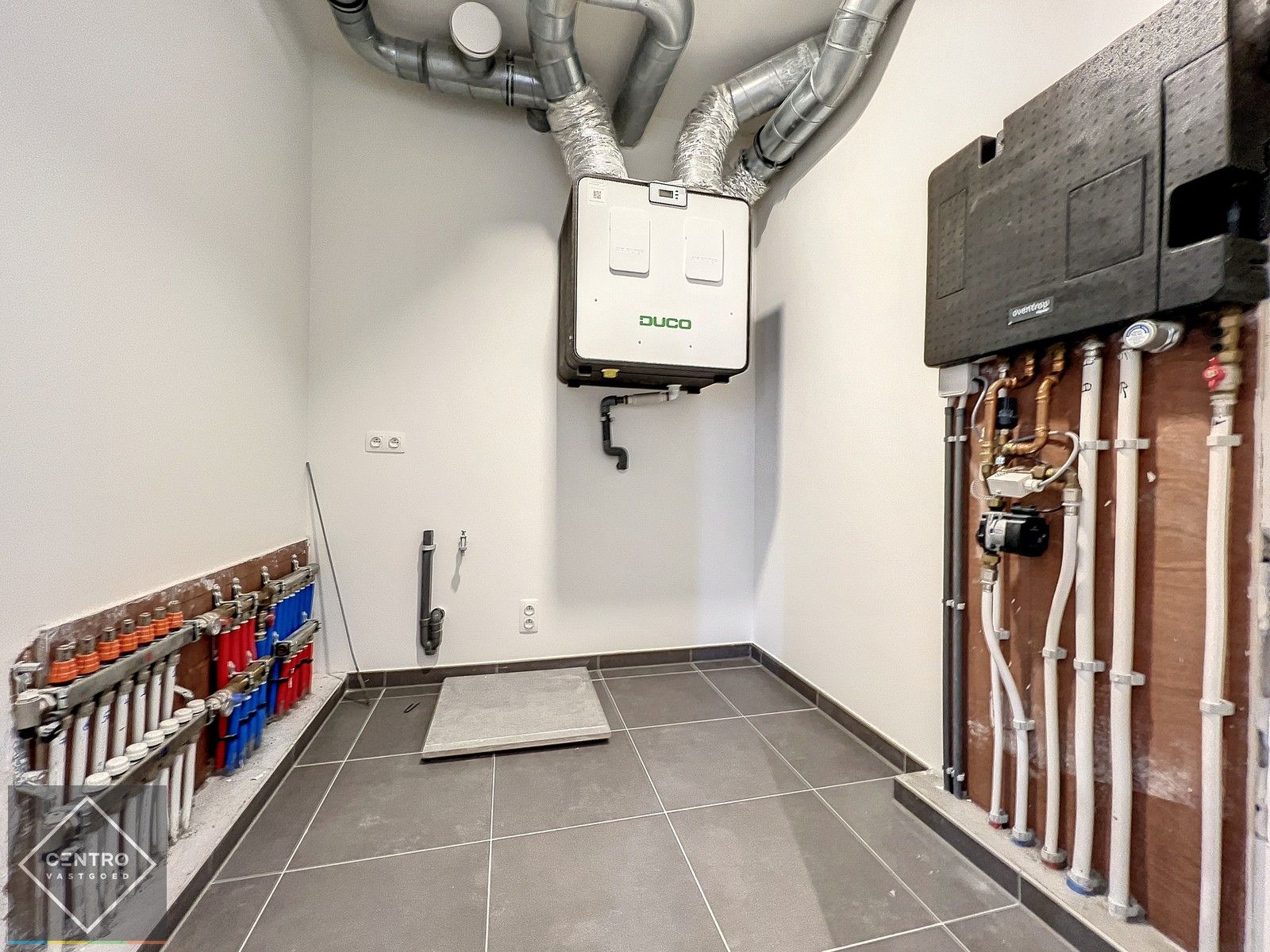 NB-appartement (103m²) met RUIM zonneterras (26m²) pal in het CENTRUM van Kortrijk ! Aankoop aan 6% BTW mogelijk! foto 26