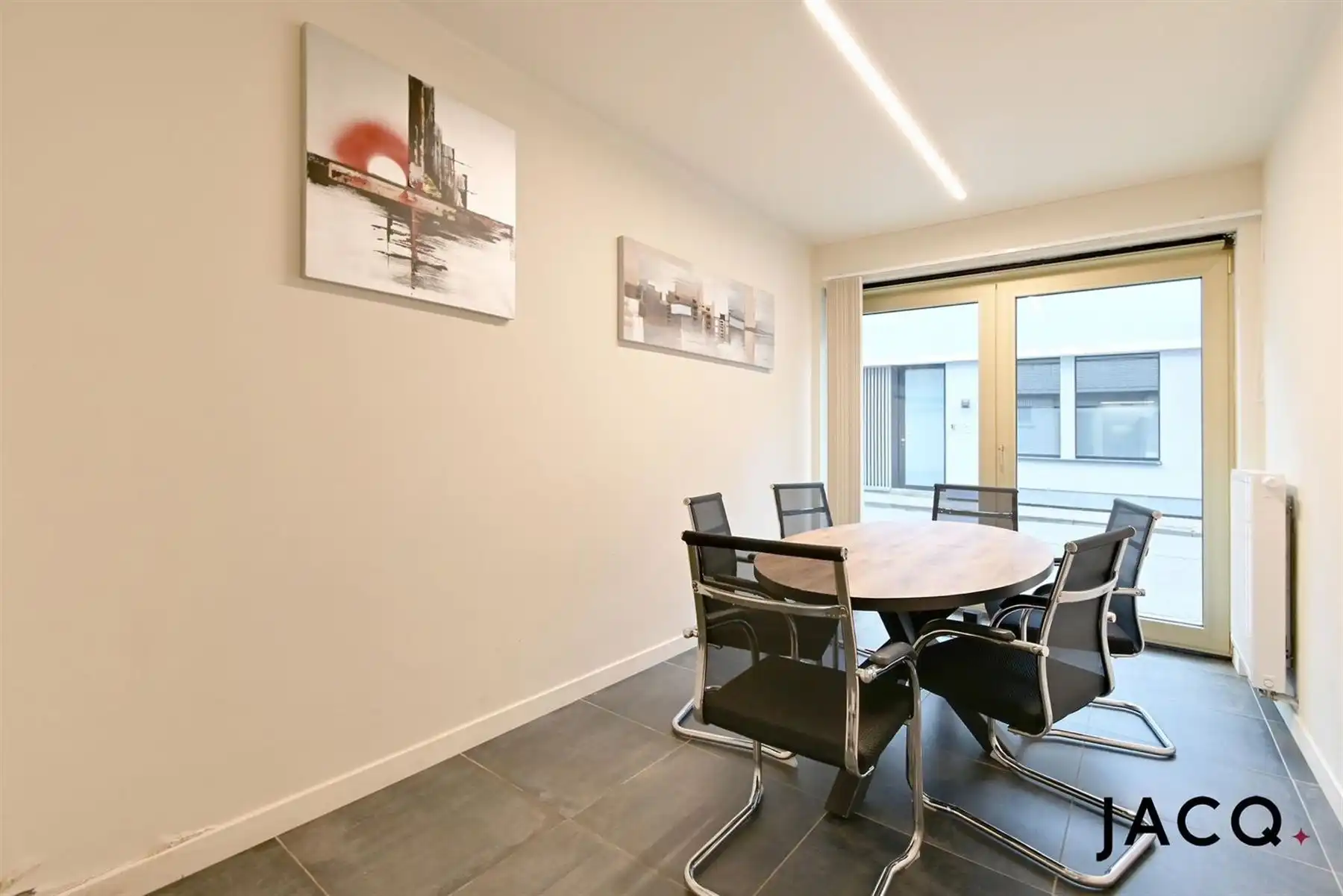 Modern, gerenoveerd kantoor met ruime garage foto 7