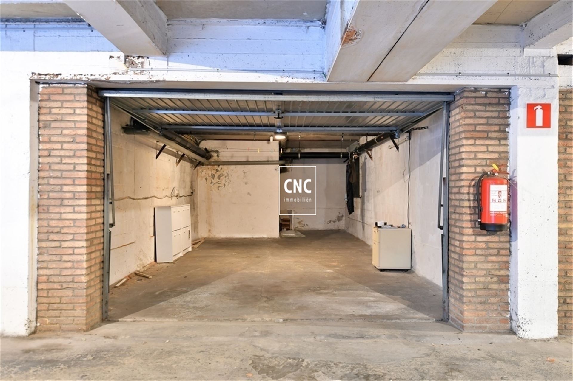Zeer goed gelegen ruime garagebox te Zeebrugge-Bad. Inrit langs de Brusselstraat. foto 2