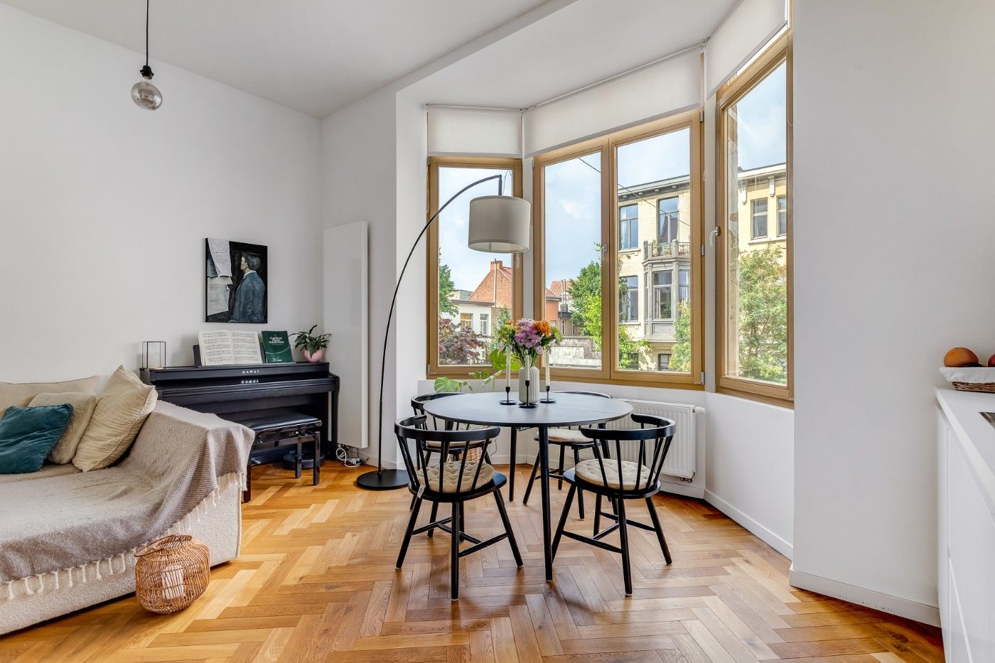 Goed gelegen, mooi gerenoveerd appartement op 1ste verd. met 2 slpk. en balkon foto 5