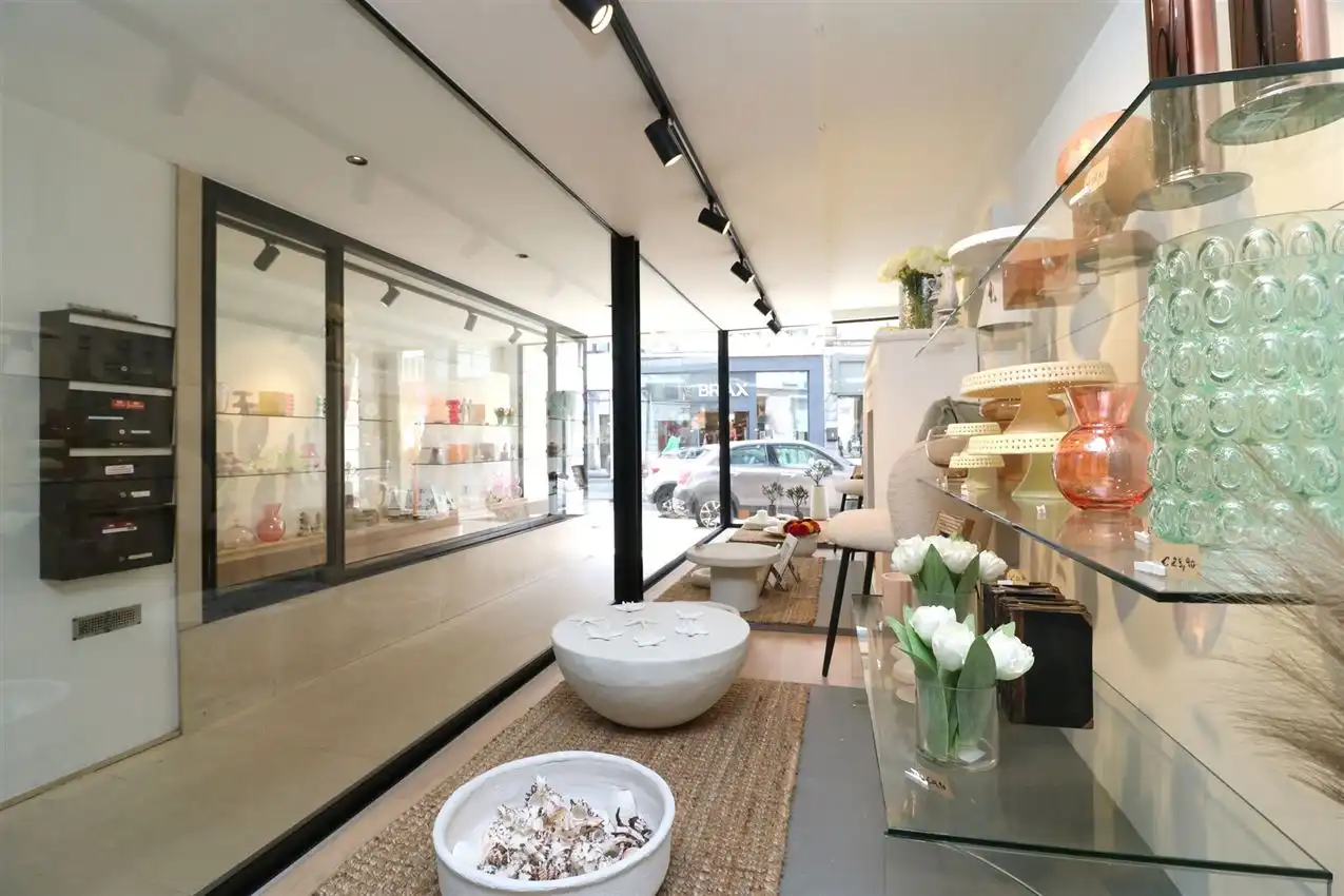 Centraal gelegen handelszaak met hoog zichtbaarheidsgehalte foto 7