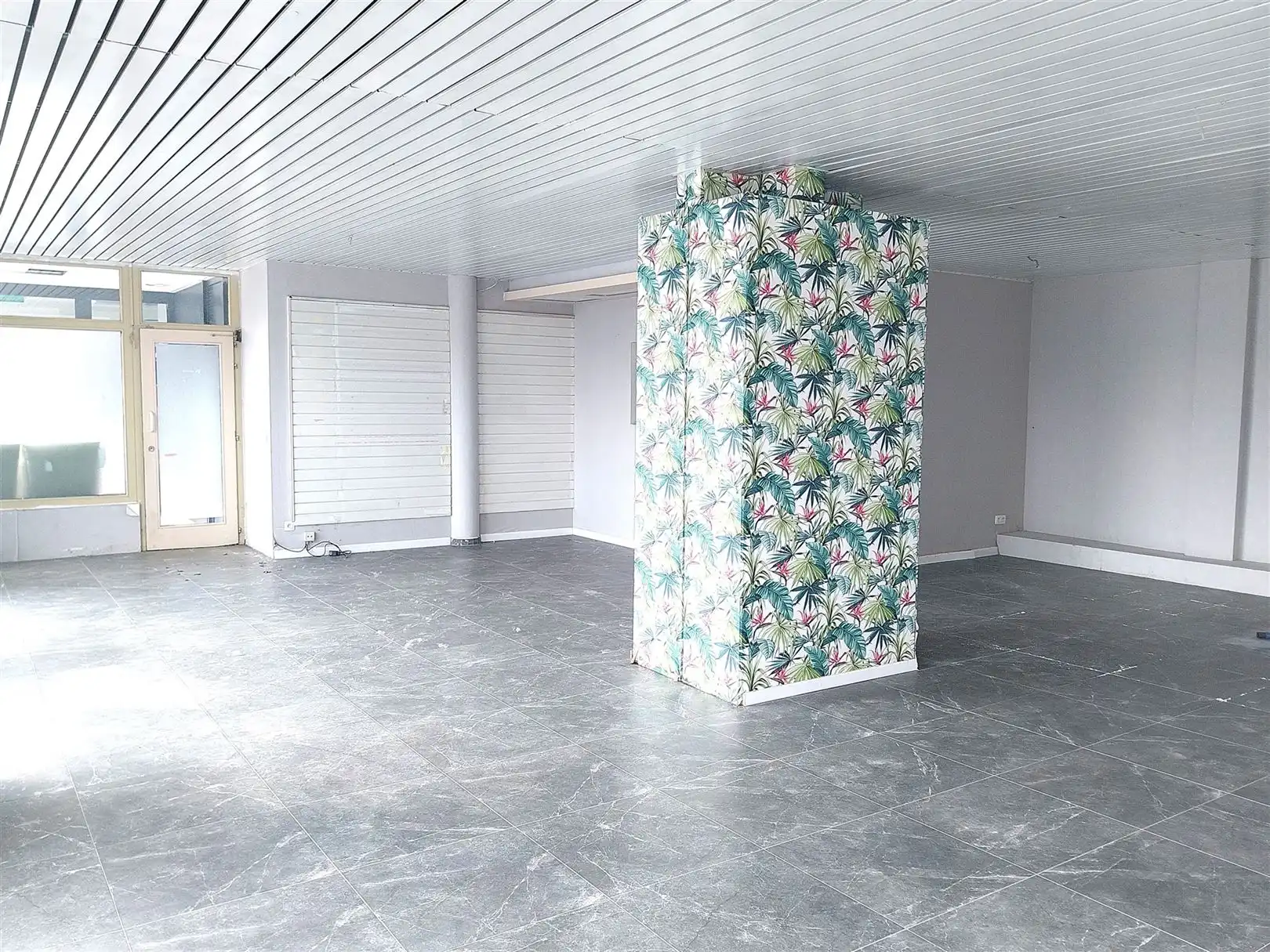 TE HUUR: Handelspand/kantoorruimte gelegen te Beringen! foto 4