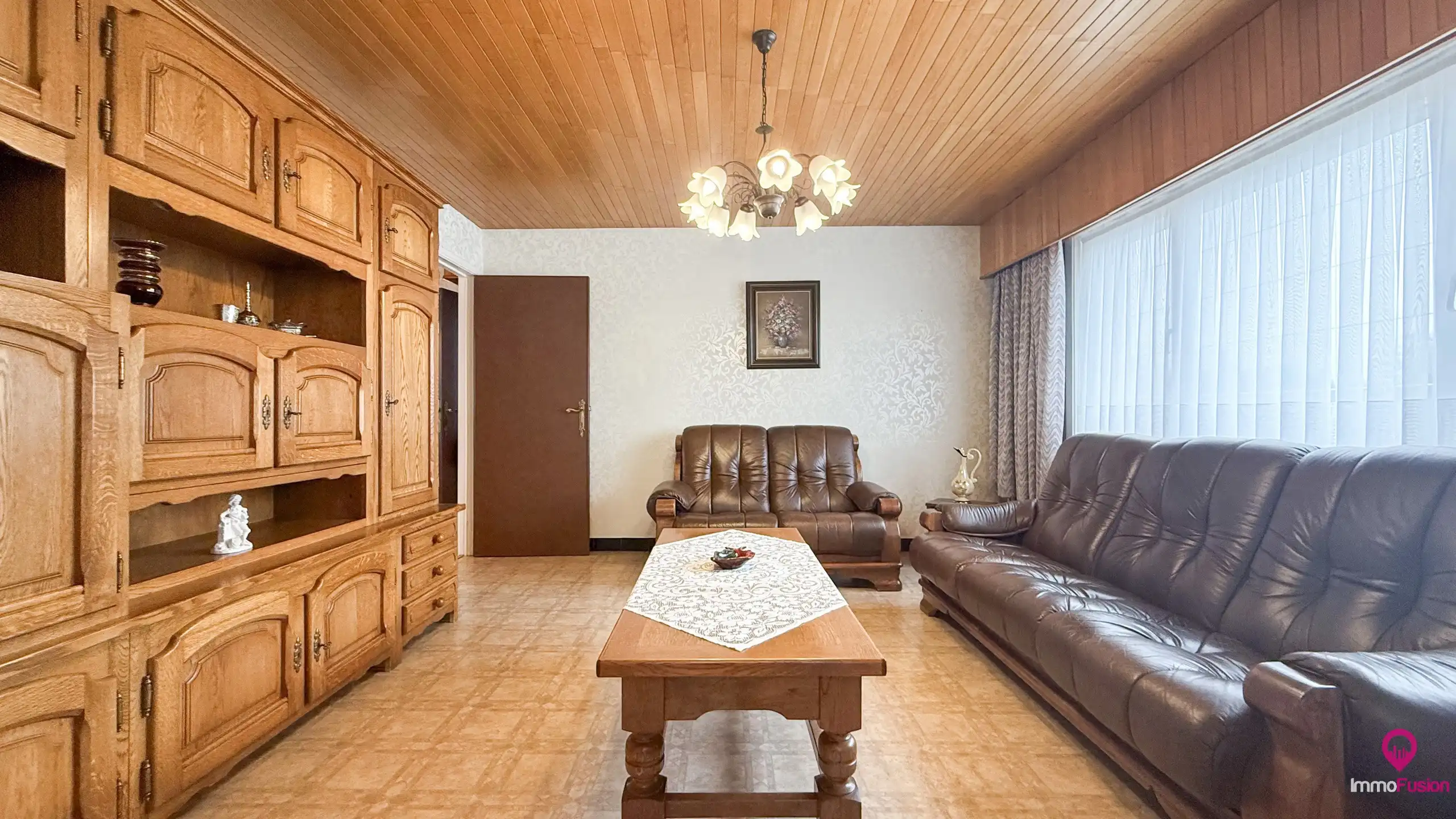 Ruime woning met 3 slaapkamers en zeer breed perceel! foto 4