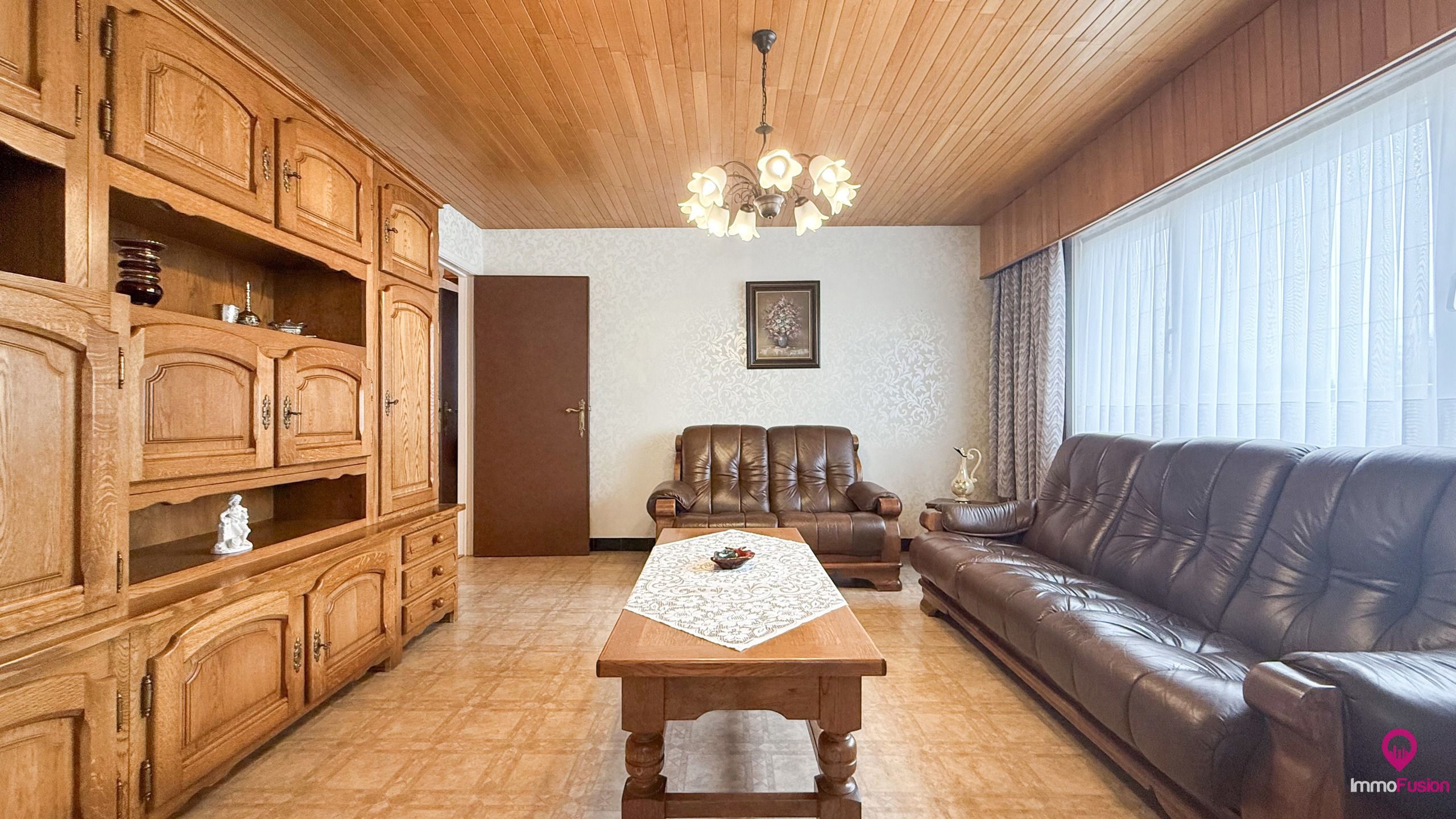 Ruime woning met 3 slaapkamers en zeer breed perceel! foto 4