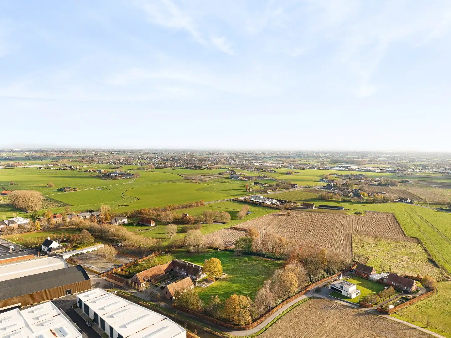 Unieke eigendom met 2 schuren, kapschuur, paardenstal en verzichten foto 10