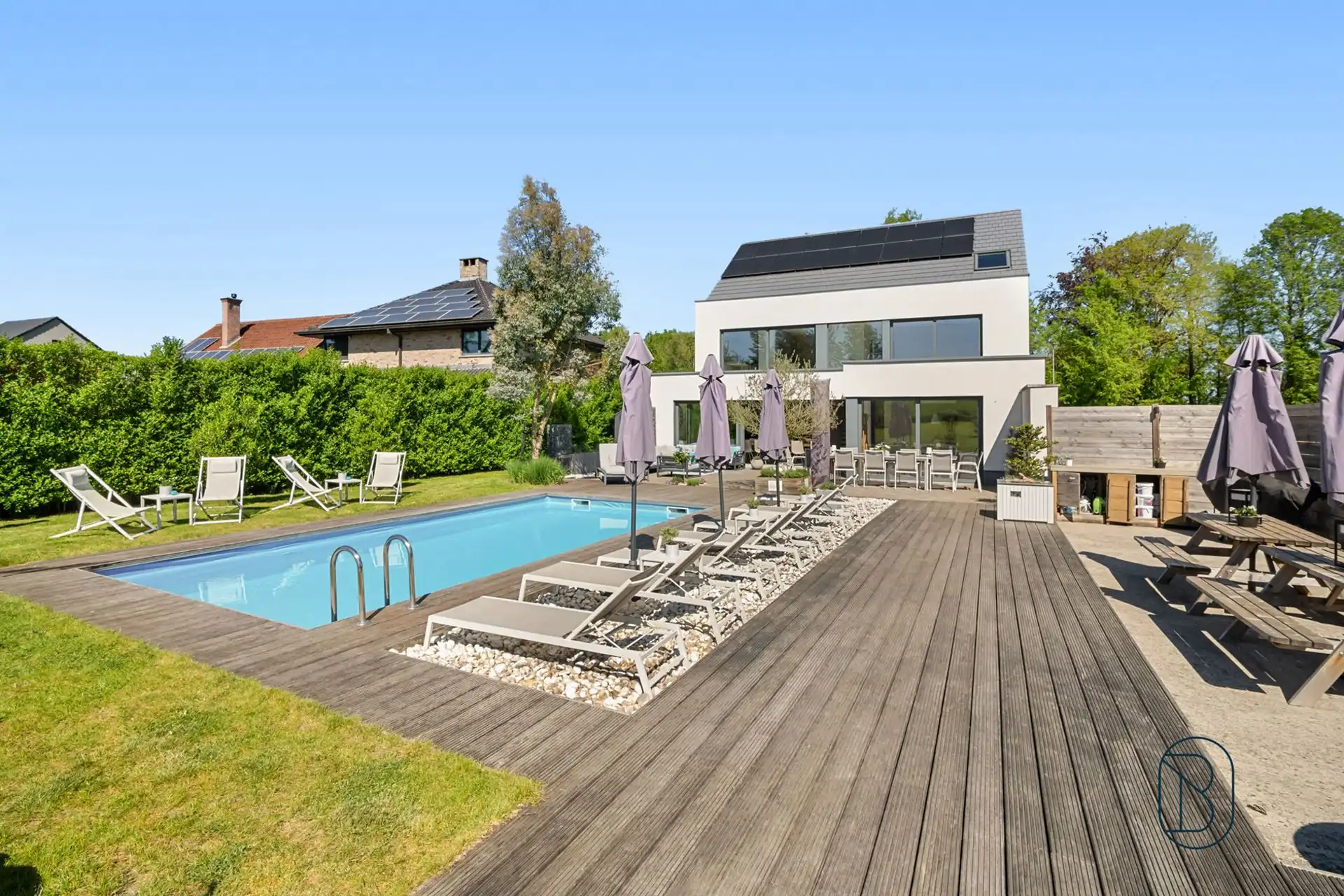 Exclusieve villa met 7 slpk, zwembad en tuin met open zicht foto 16