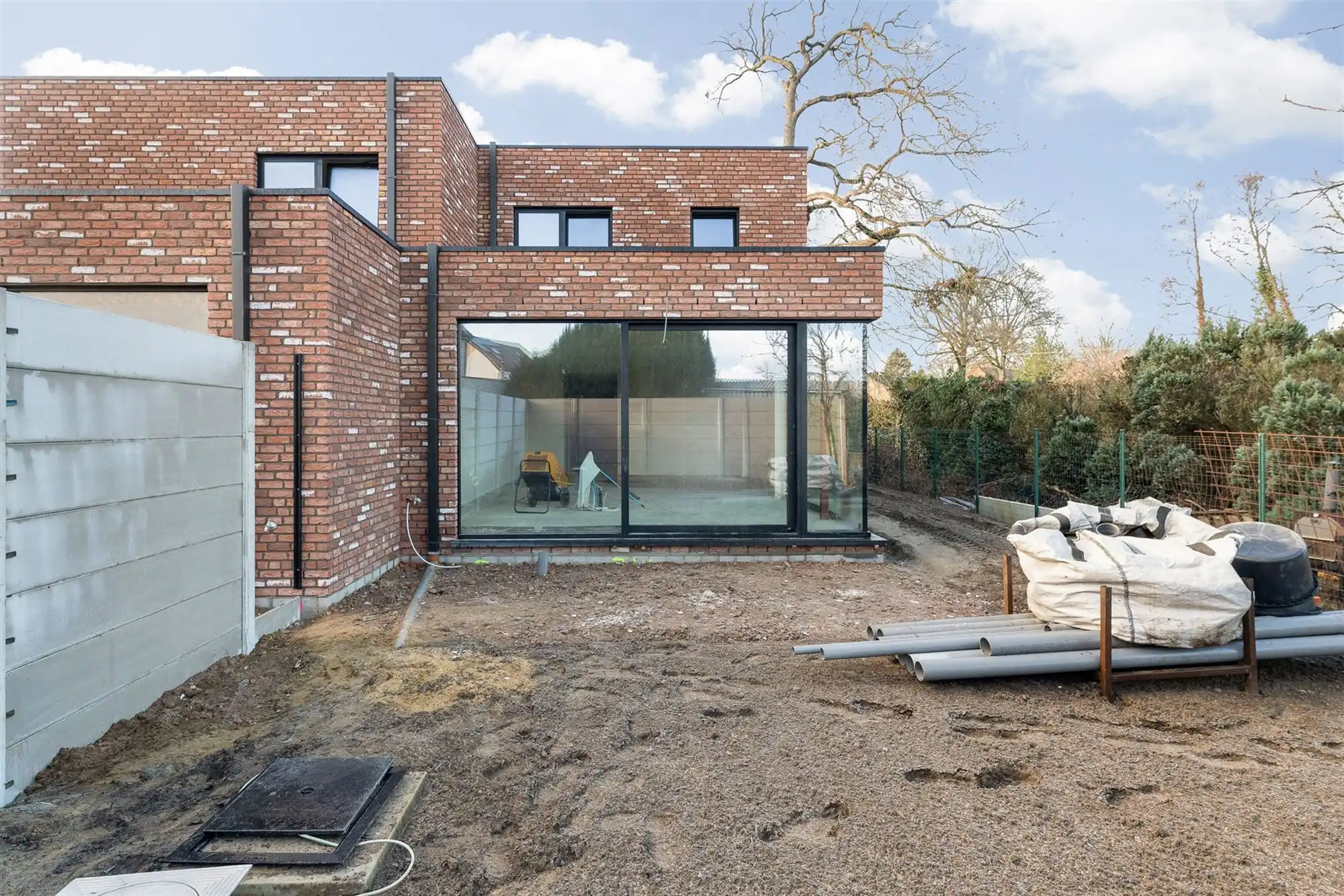 VOLLEDIG AFGEWERKTE NIEUWBOUWWONING OP CENTRALE LIGGING TE BERINGEN foto 3