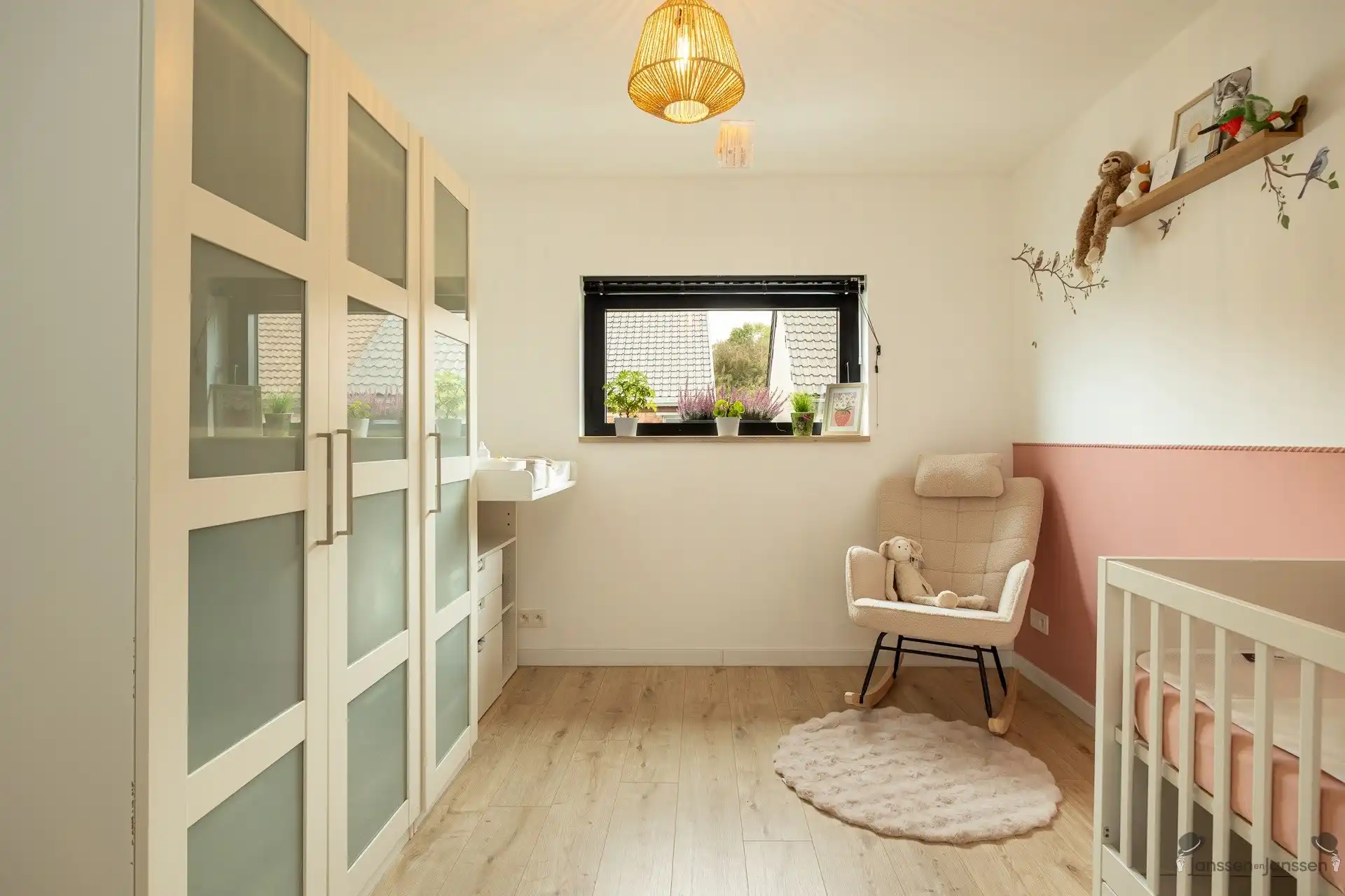 Instapklare, energiezuinige & volledig vernieuwde rijwoning foto 15