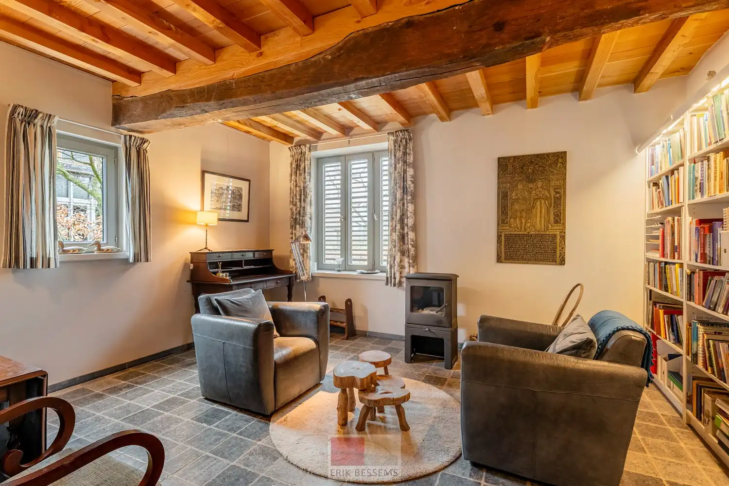 Een zeer karaktervol woonerf van maar liefst 3996 m² met bijzondere uitstraling, bestaande uit een prachtige hoofdwoning (voormalige schuur en stallen) en een charmant vakwerkhuis. foto 48