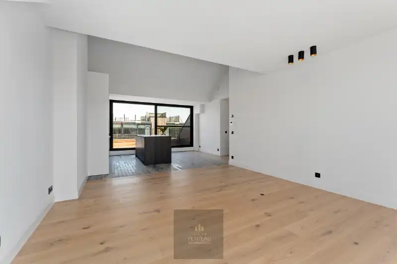 Instapklaar luxueus dakappartement van 106m² met autostaanplaats op toplocatie vlakbij het marktplein van Nieuwpoort. foto 2